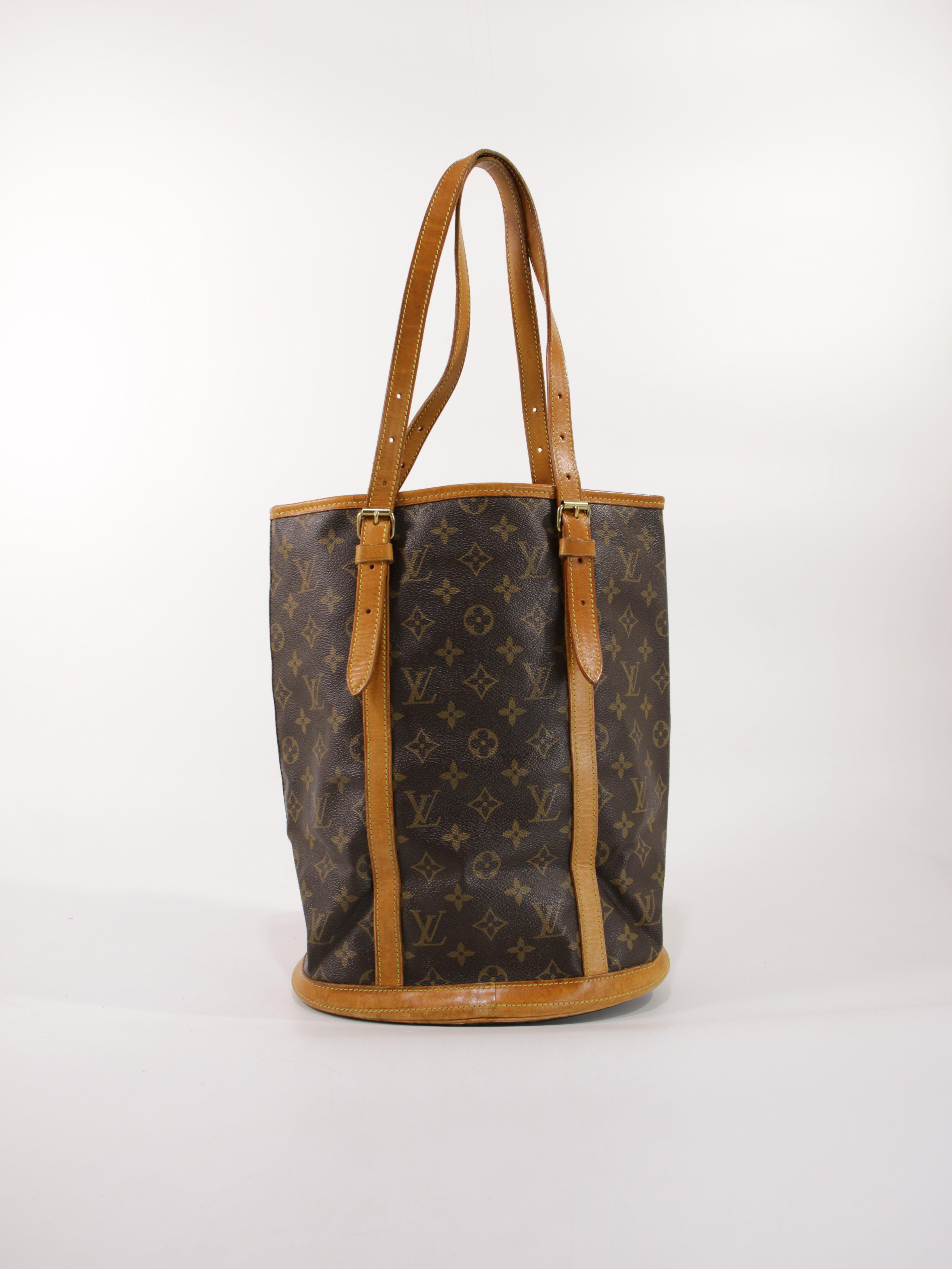 LOUIS VUITTON - LARGE BUCKET