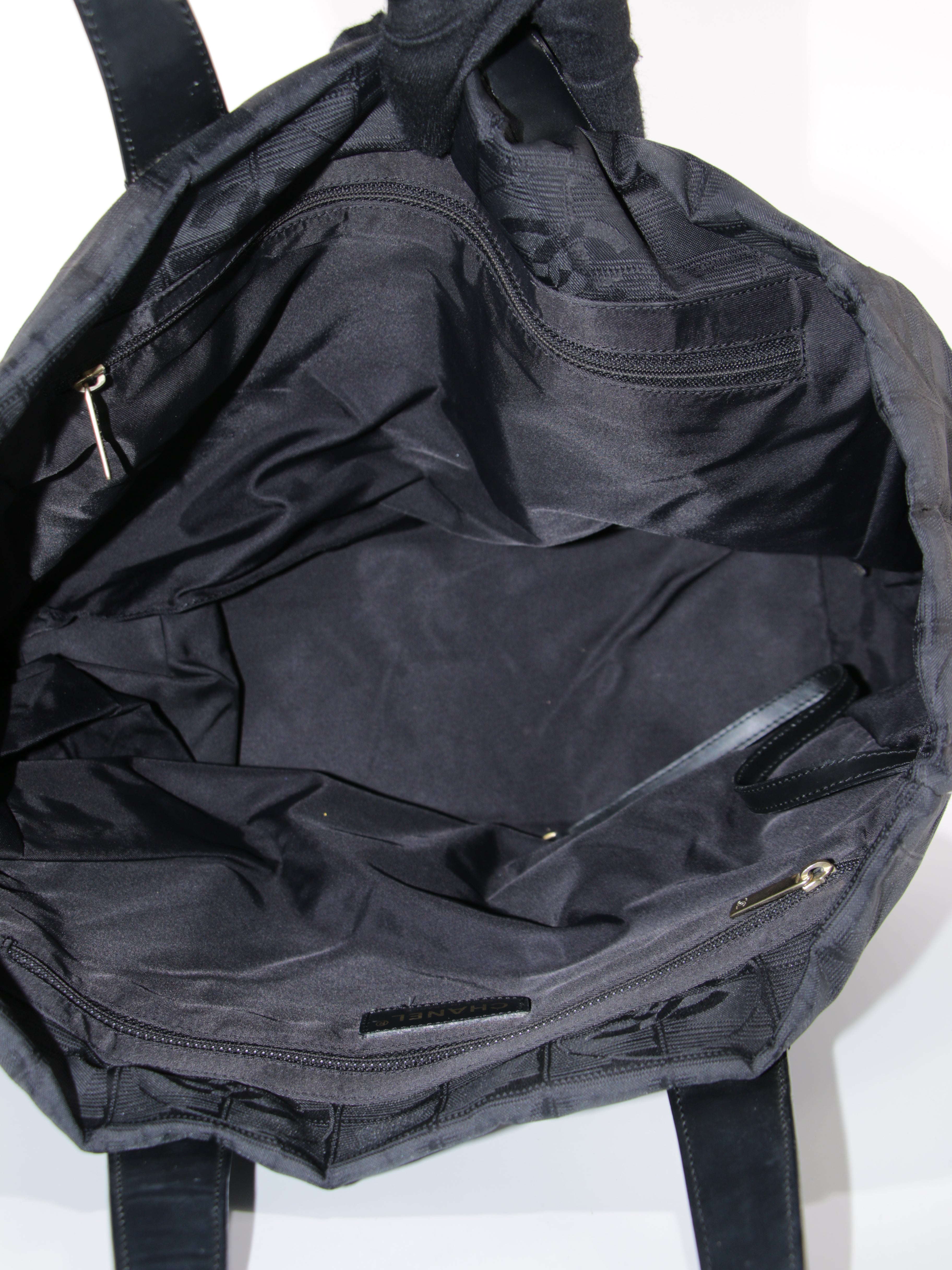 Medium New Travel Line Tote