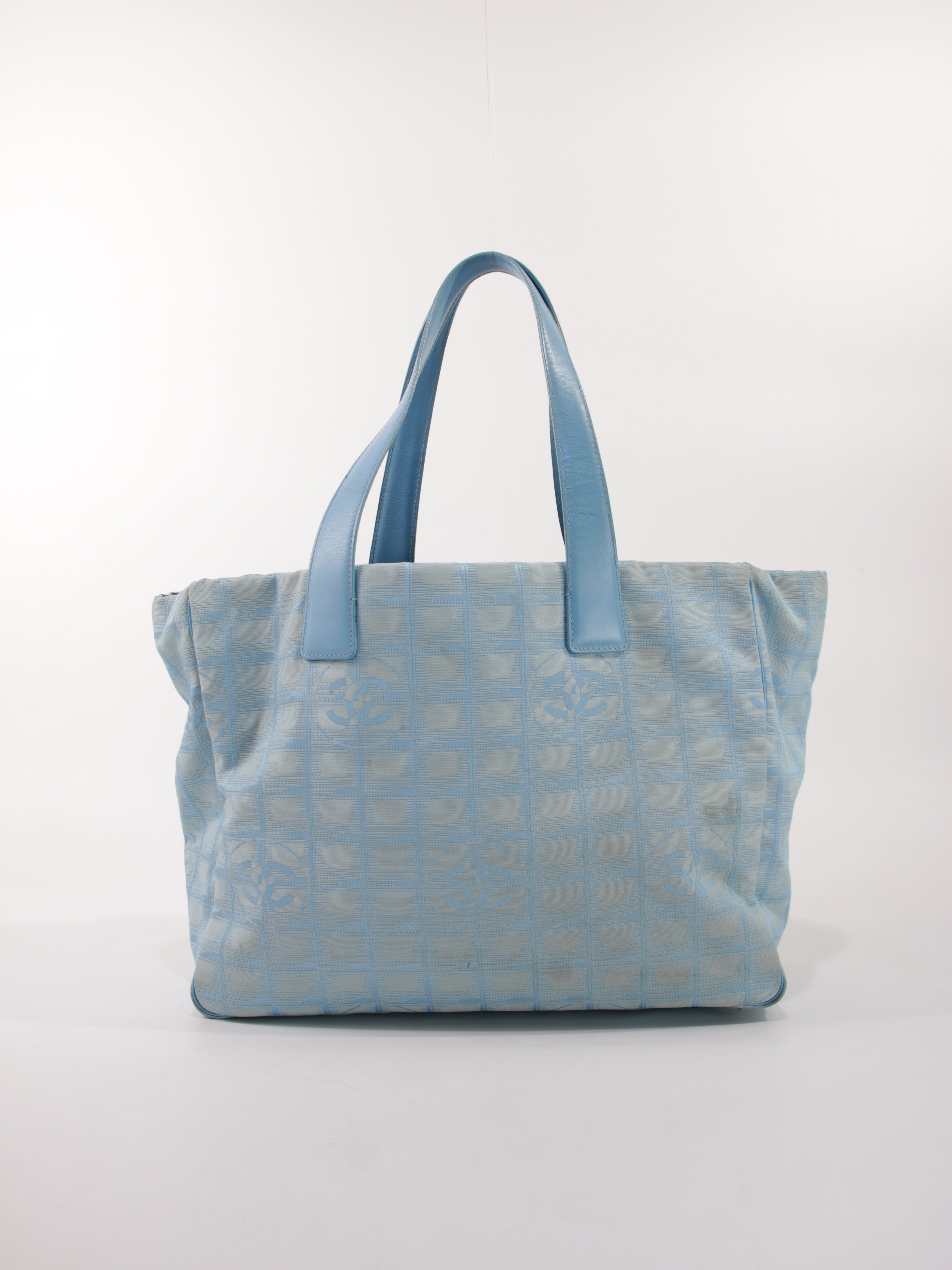 Medium New Travel Line Tote