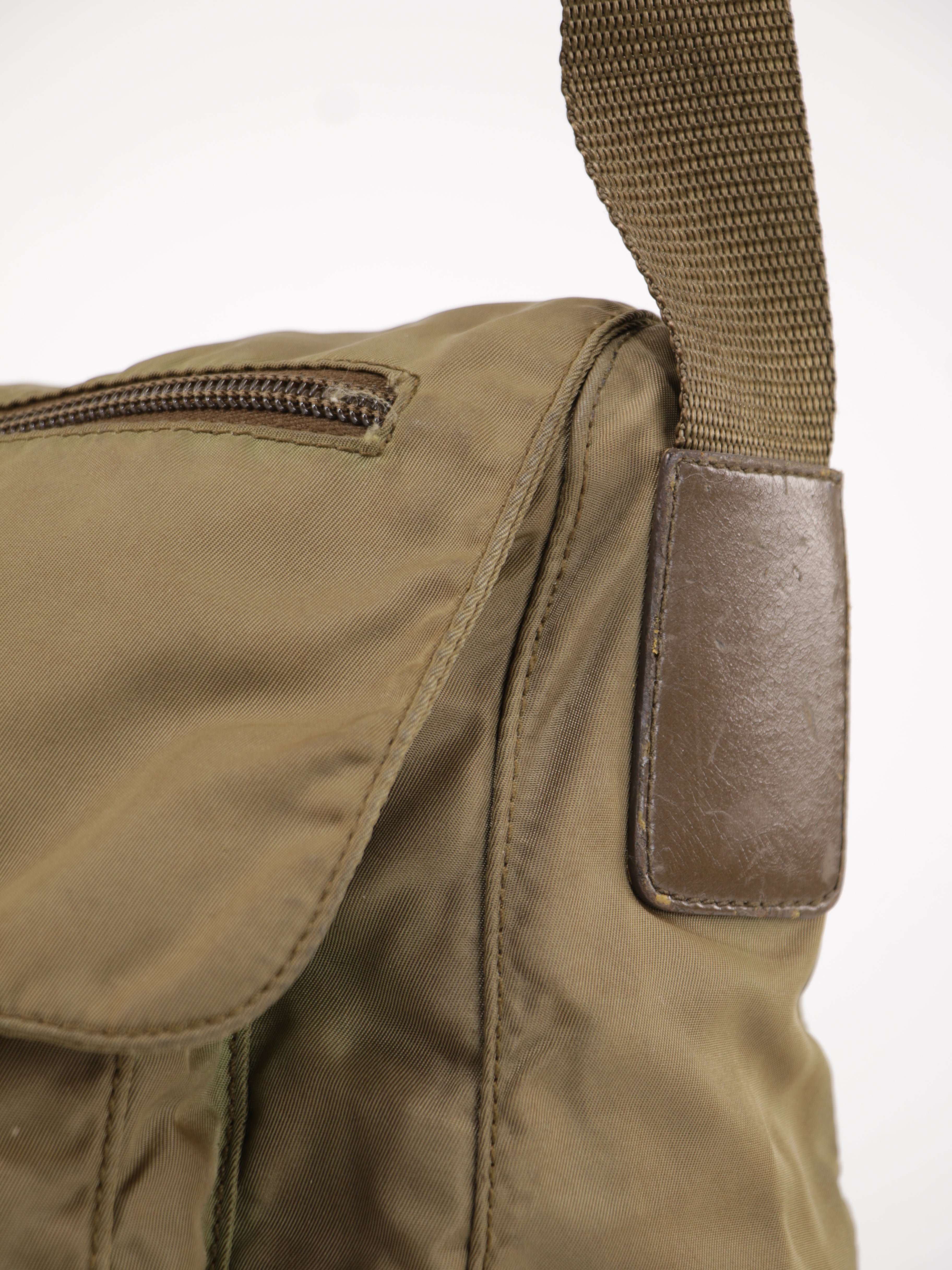 Single Buckle Messenger