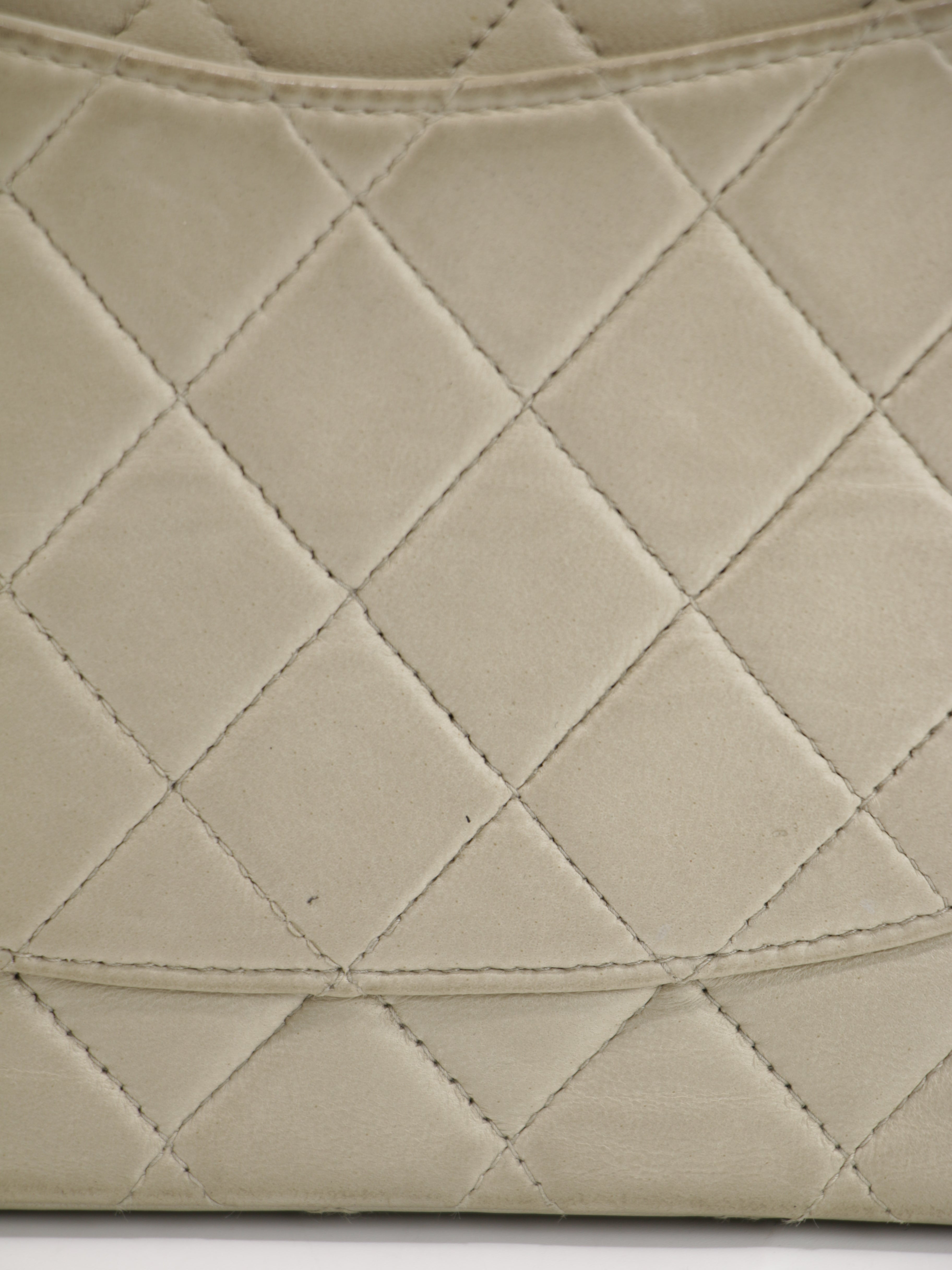 Medium Classic Flap