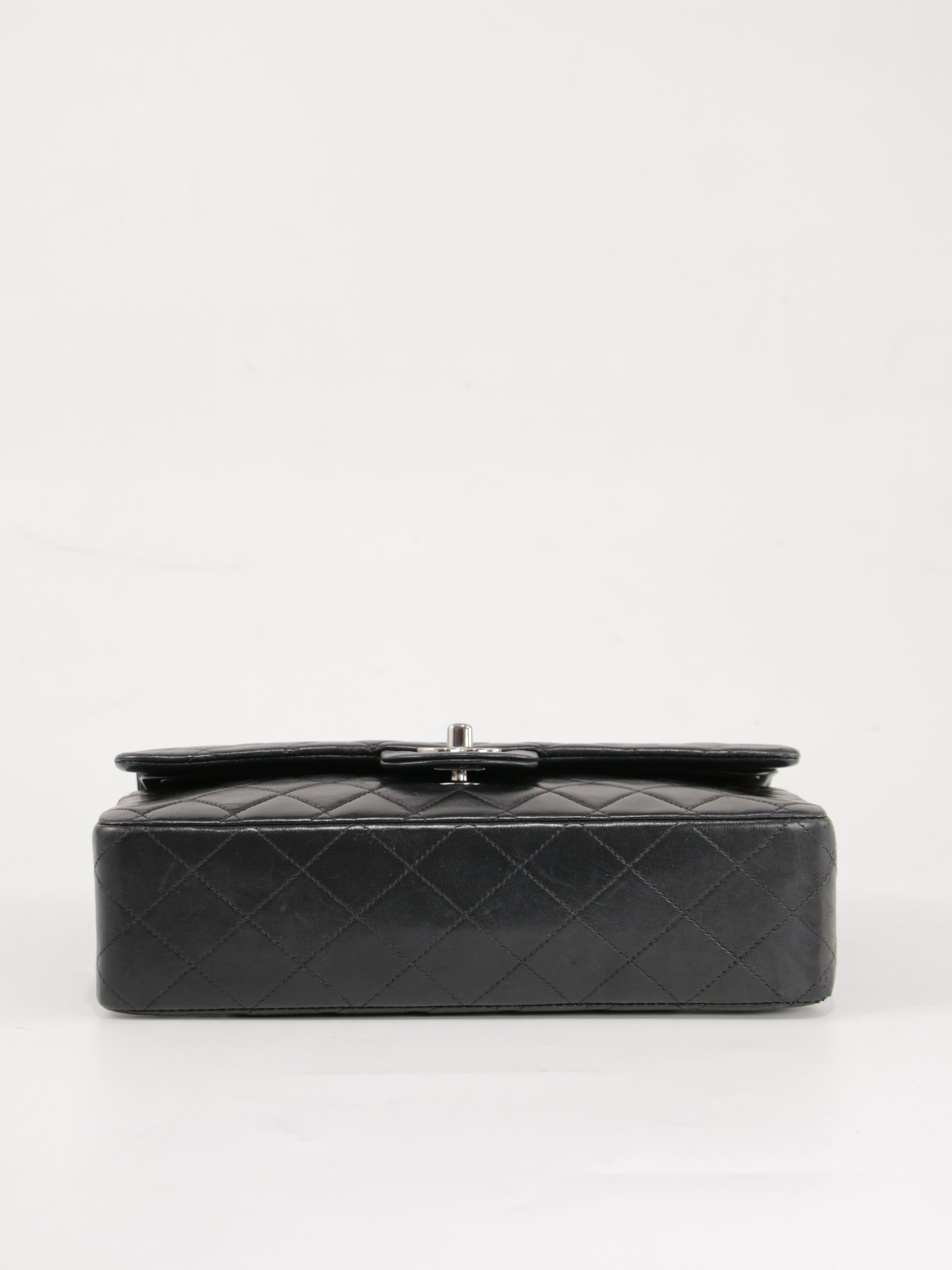 Medium Classic Flap