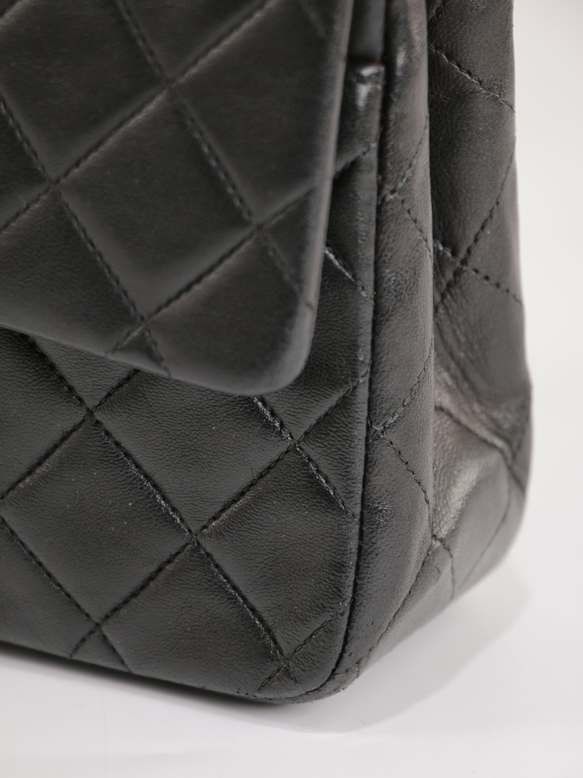 Medium Classic Flap