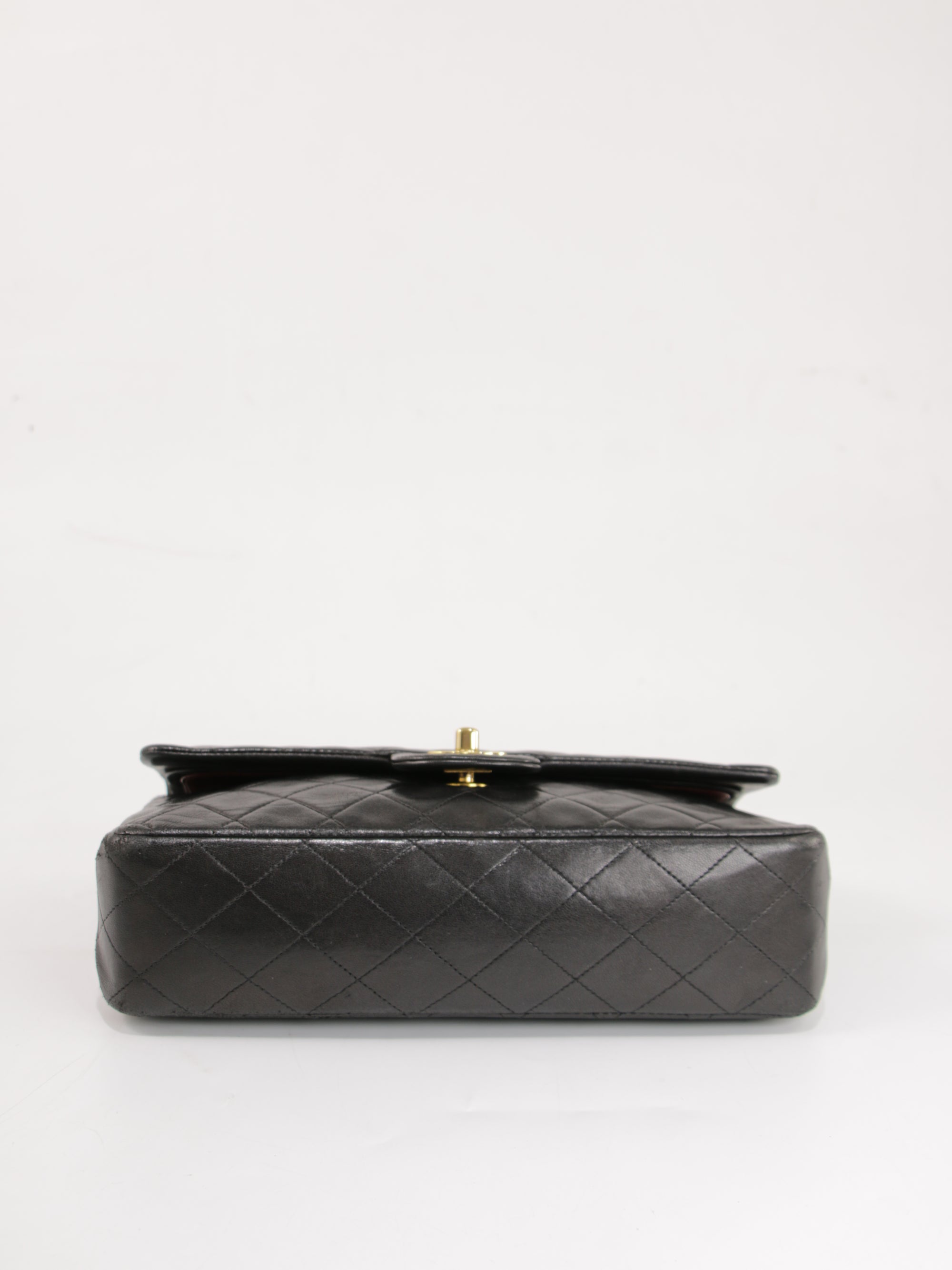 Medium Classic Flap