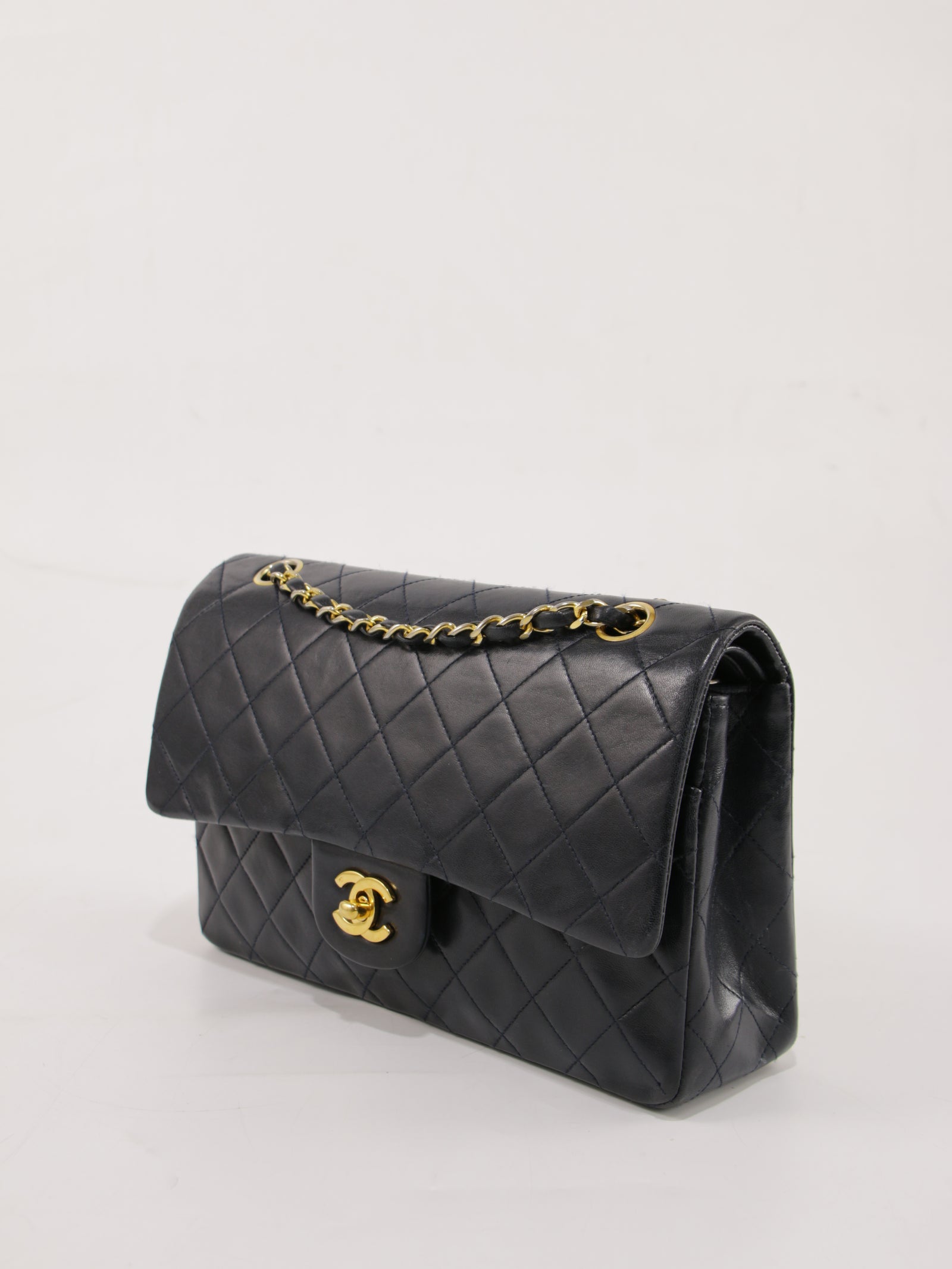 Medium Classic Flap