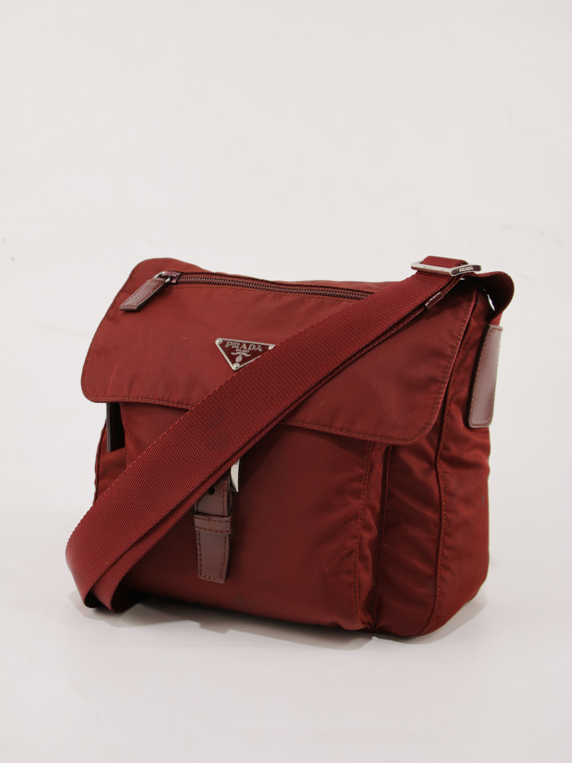 Single Buckle Messenger