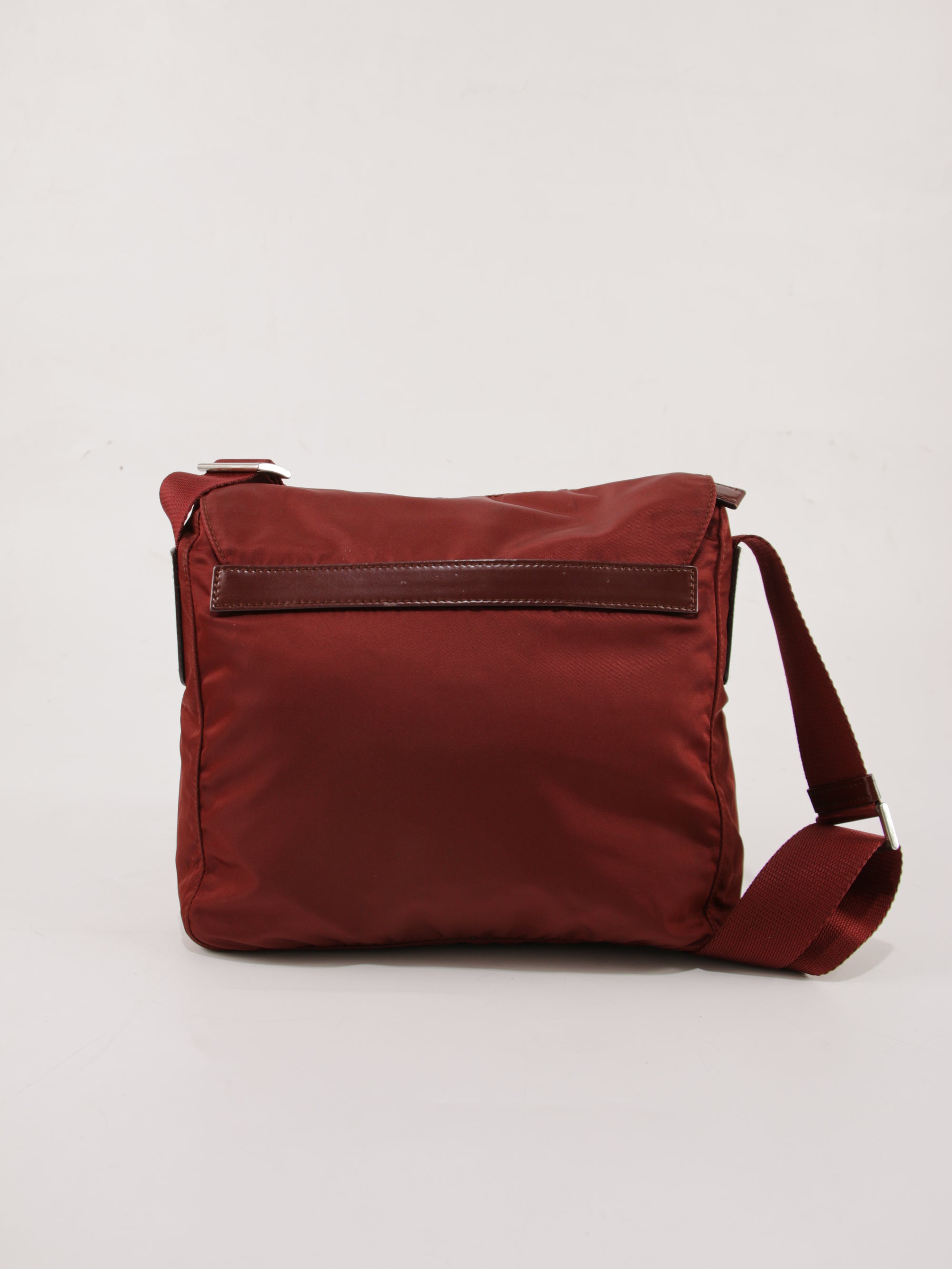 Single Buckle Messenger