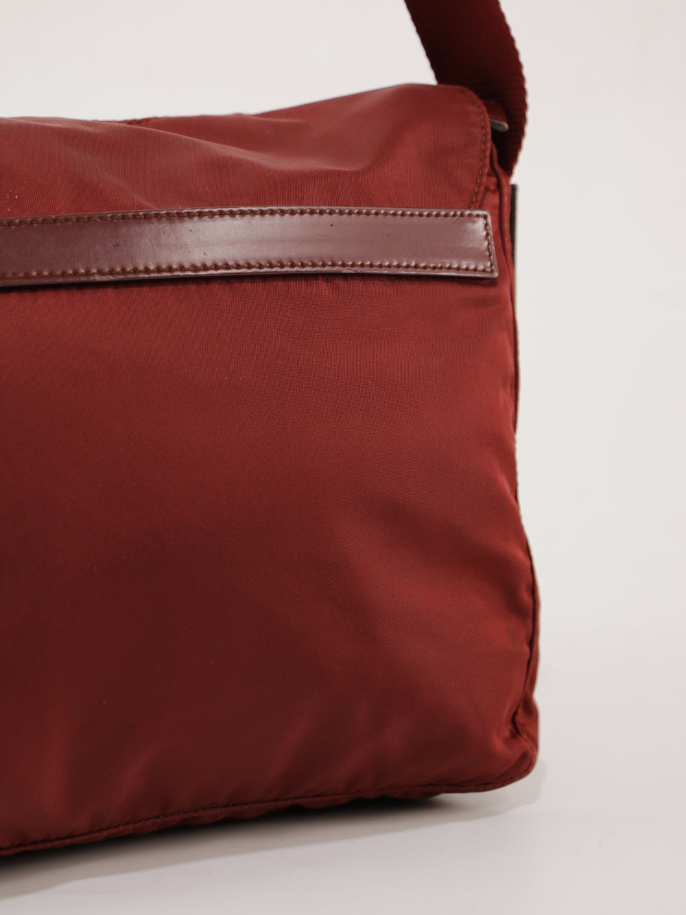 Single Buckle Messenger
