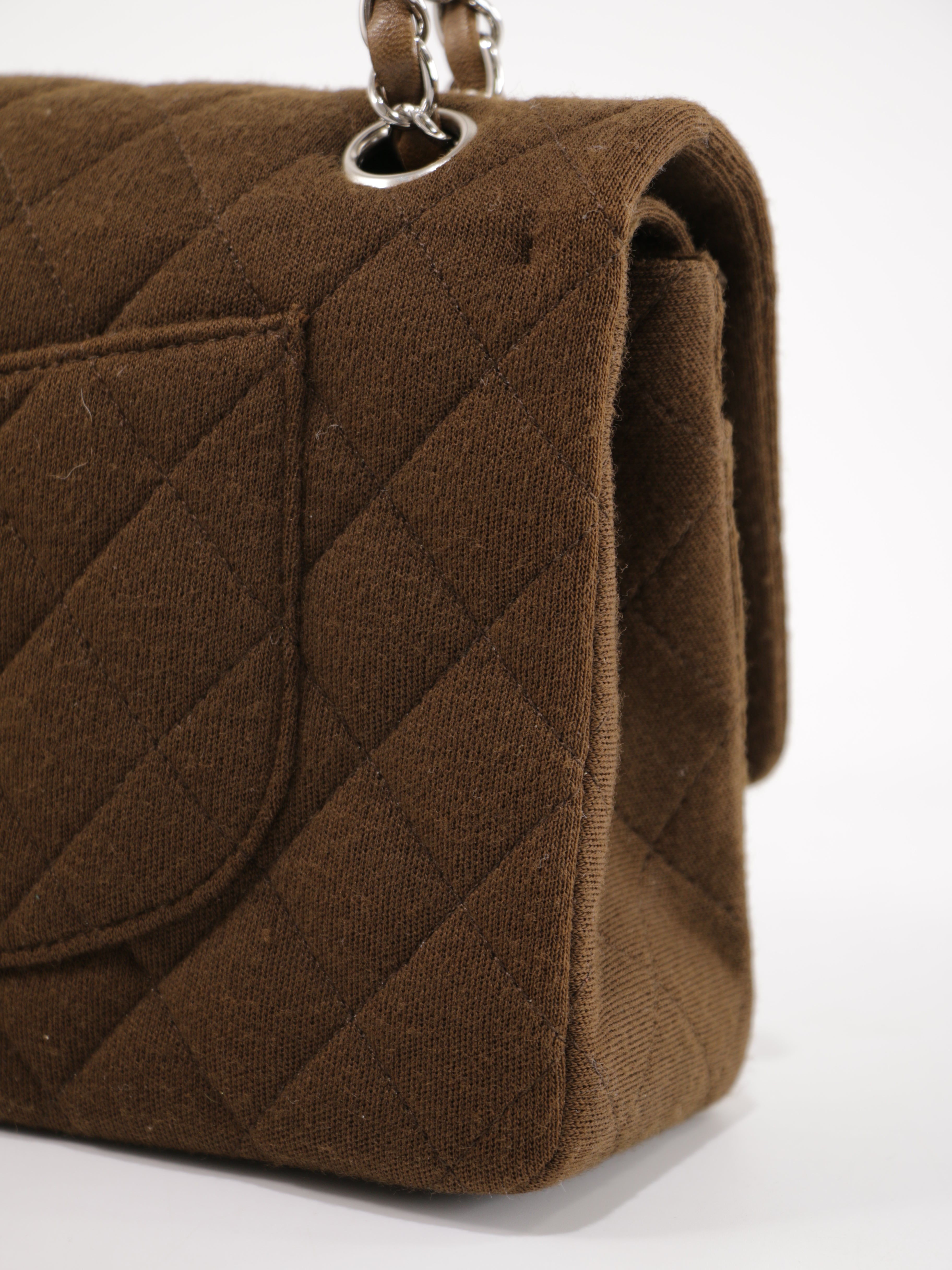 Medium Classic Flap
