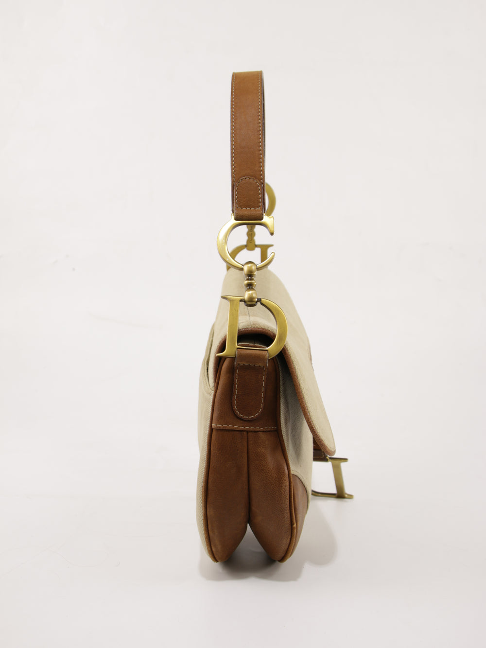Saddle