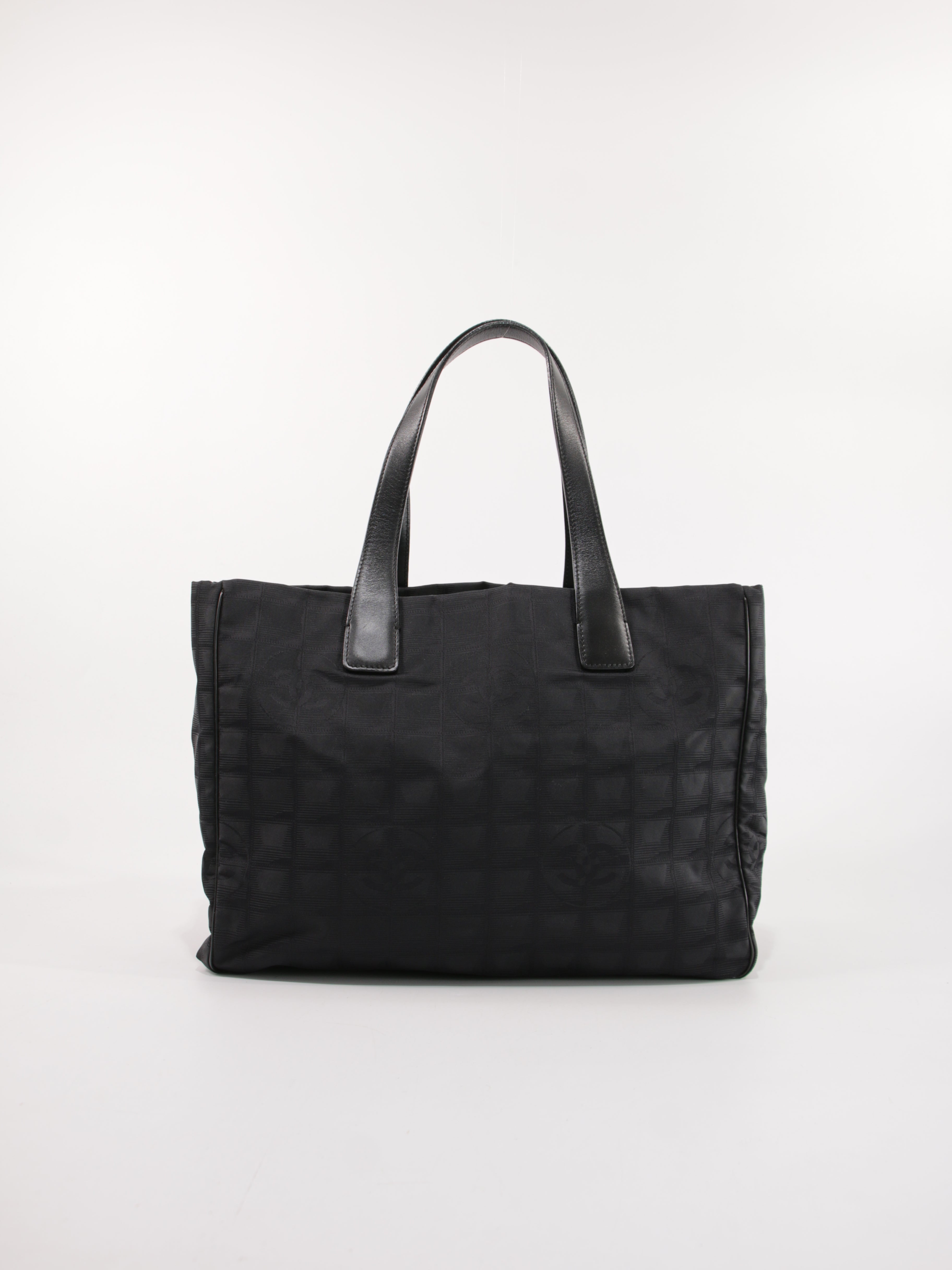 Medium New Travel Line Tote