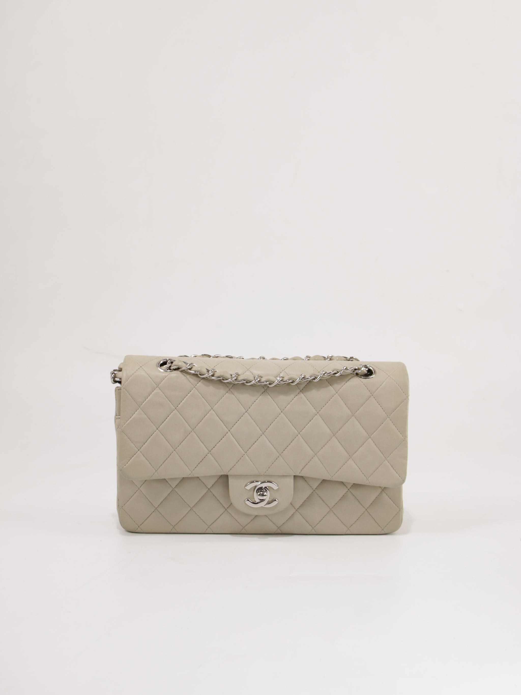 Medium Classic Flap