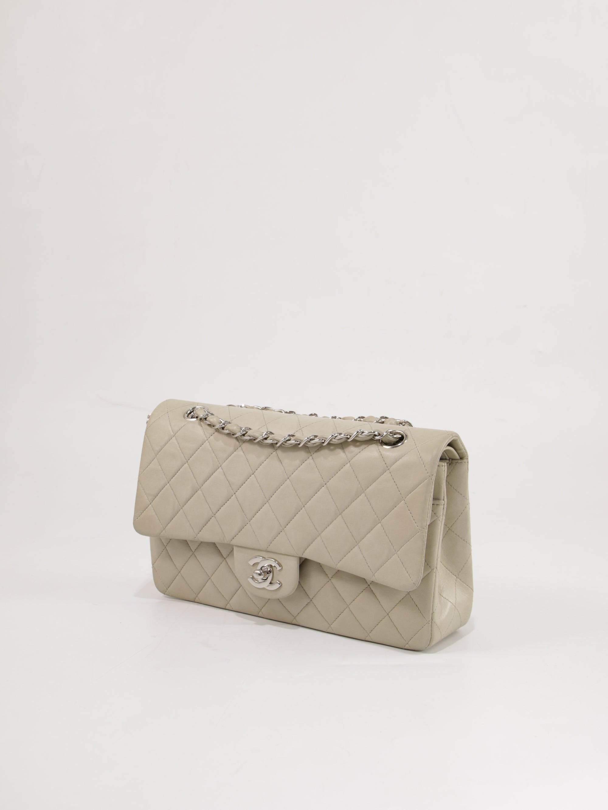 Medium Classic Flap