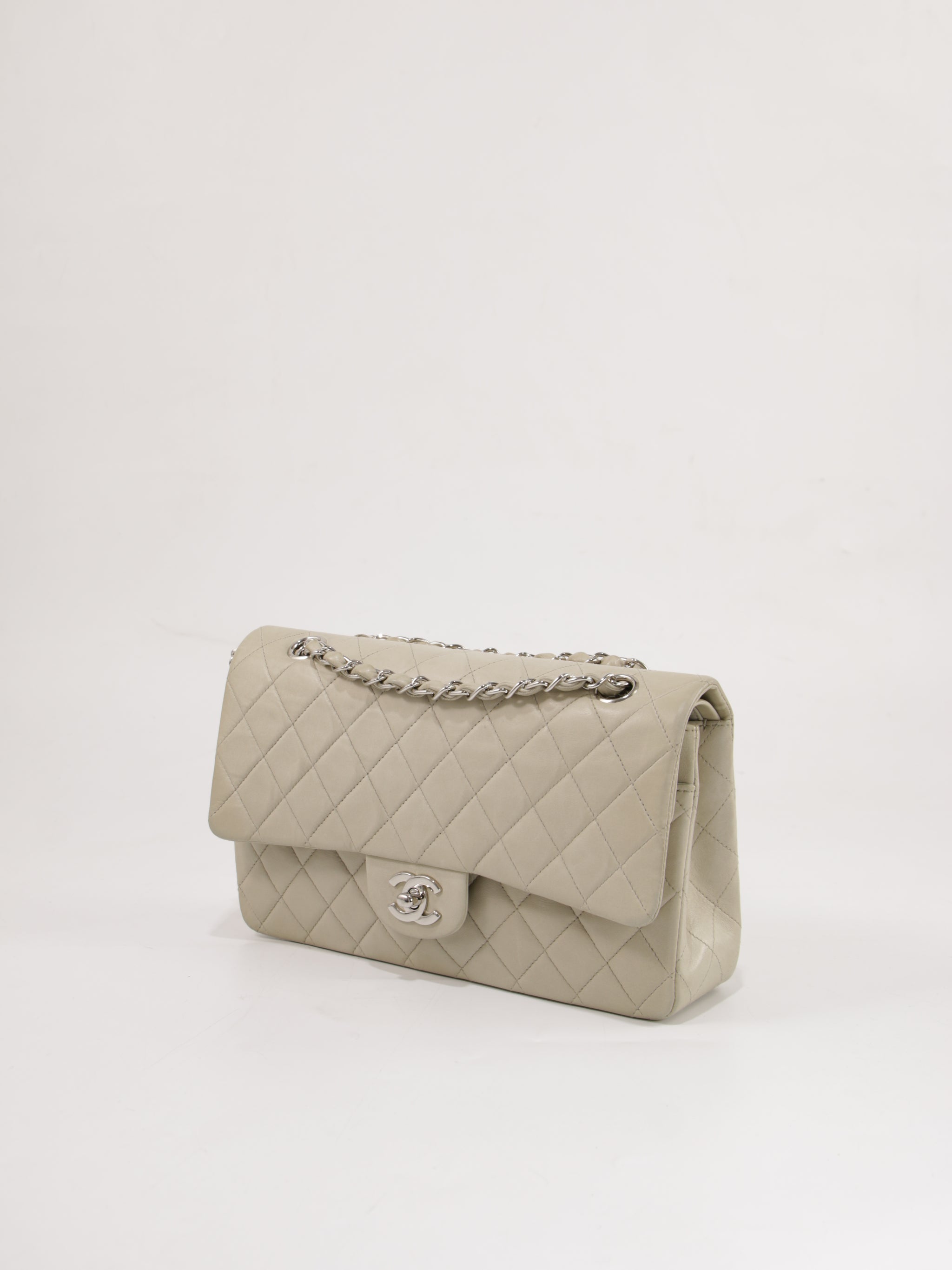 Medium Classic Flap