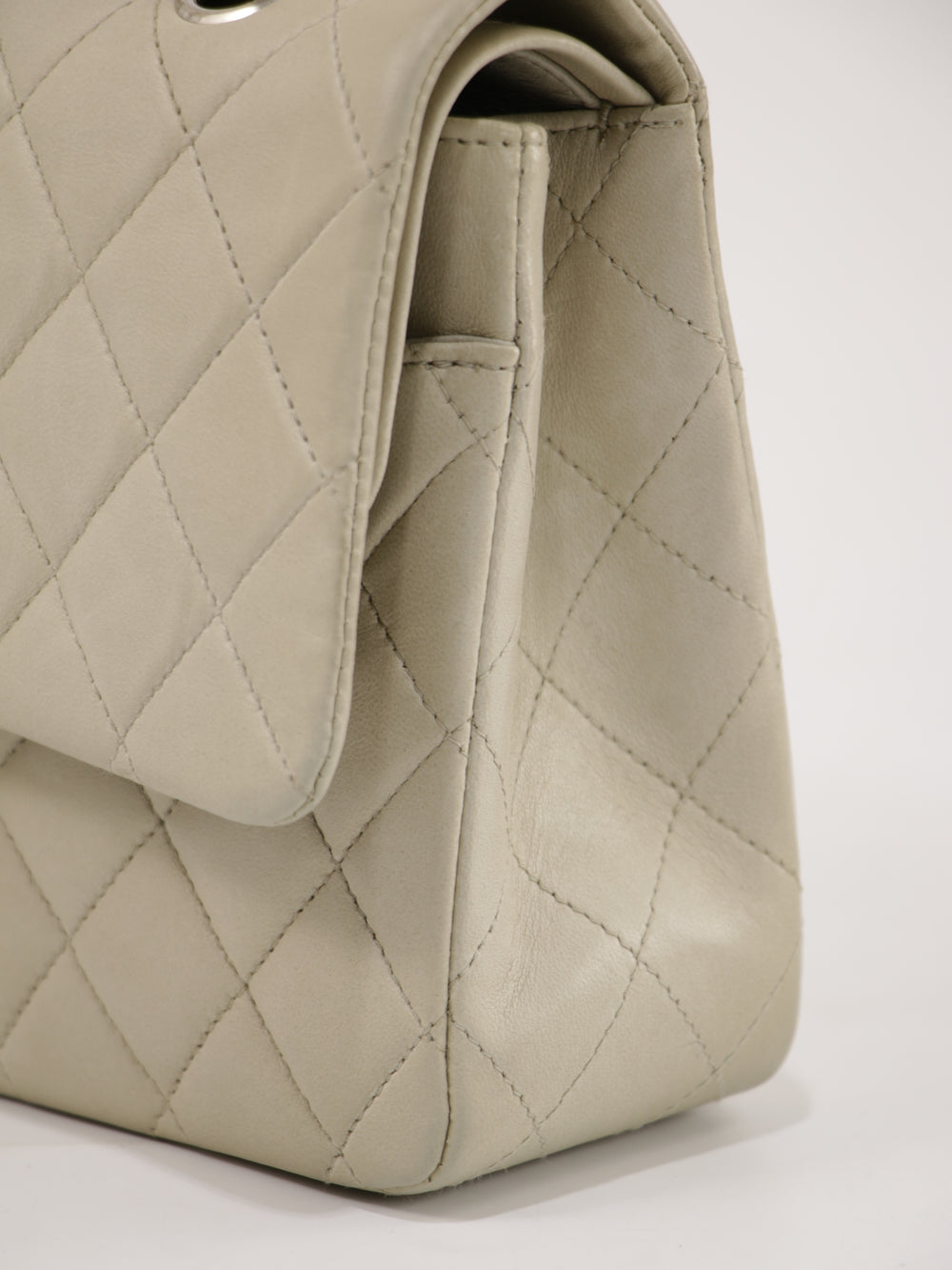 Medium Classic Flap