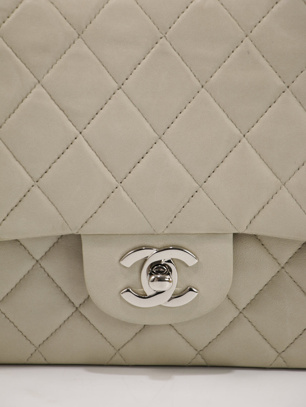 Medium Classic Flap