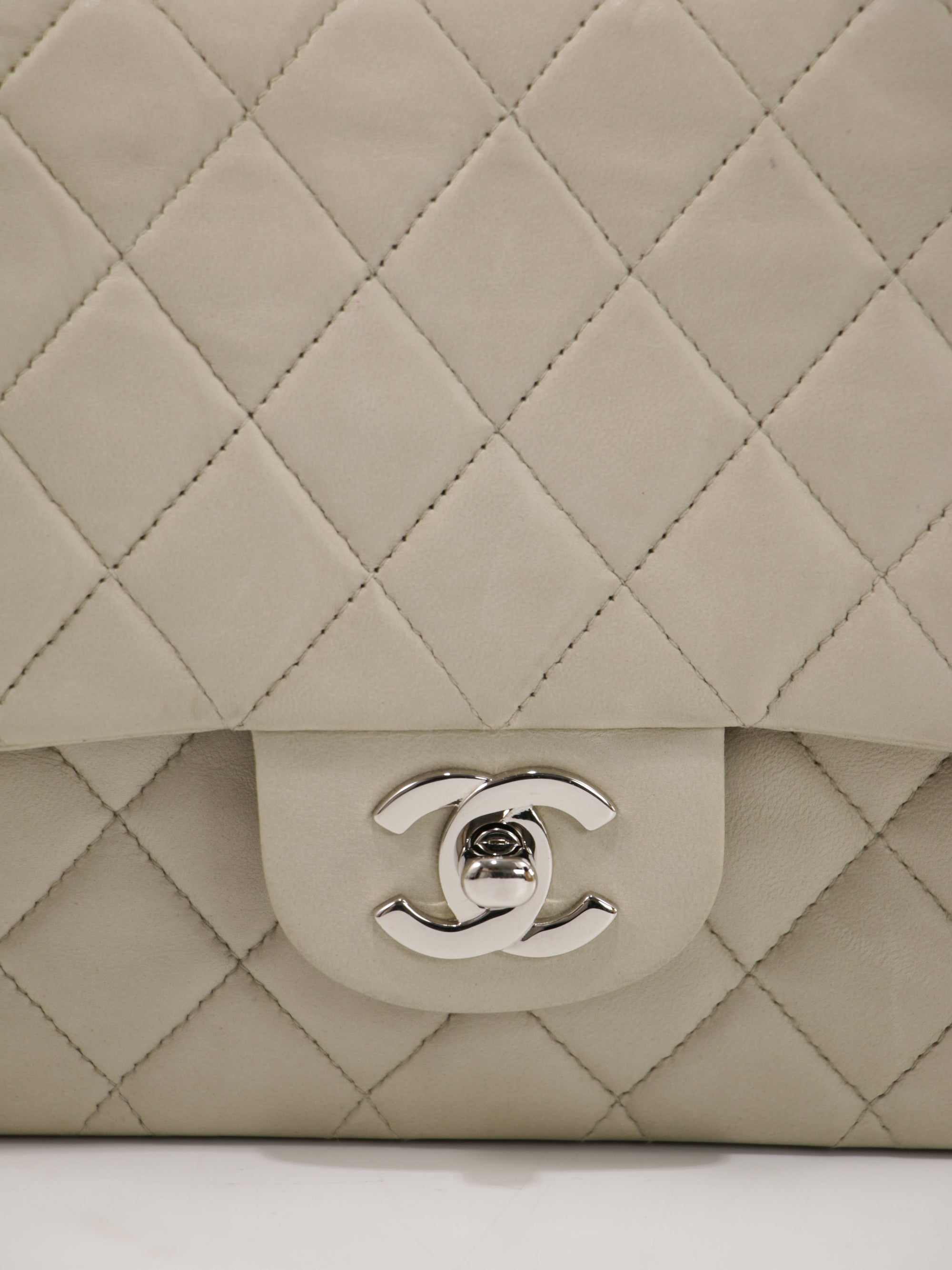 Medium Classic Flap