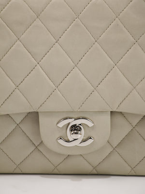 Medium Classic Flap