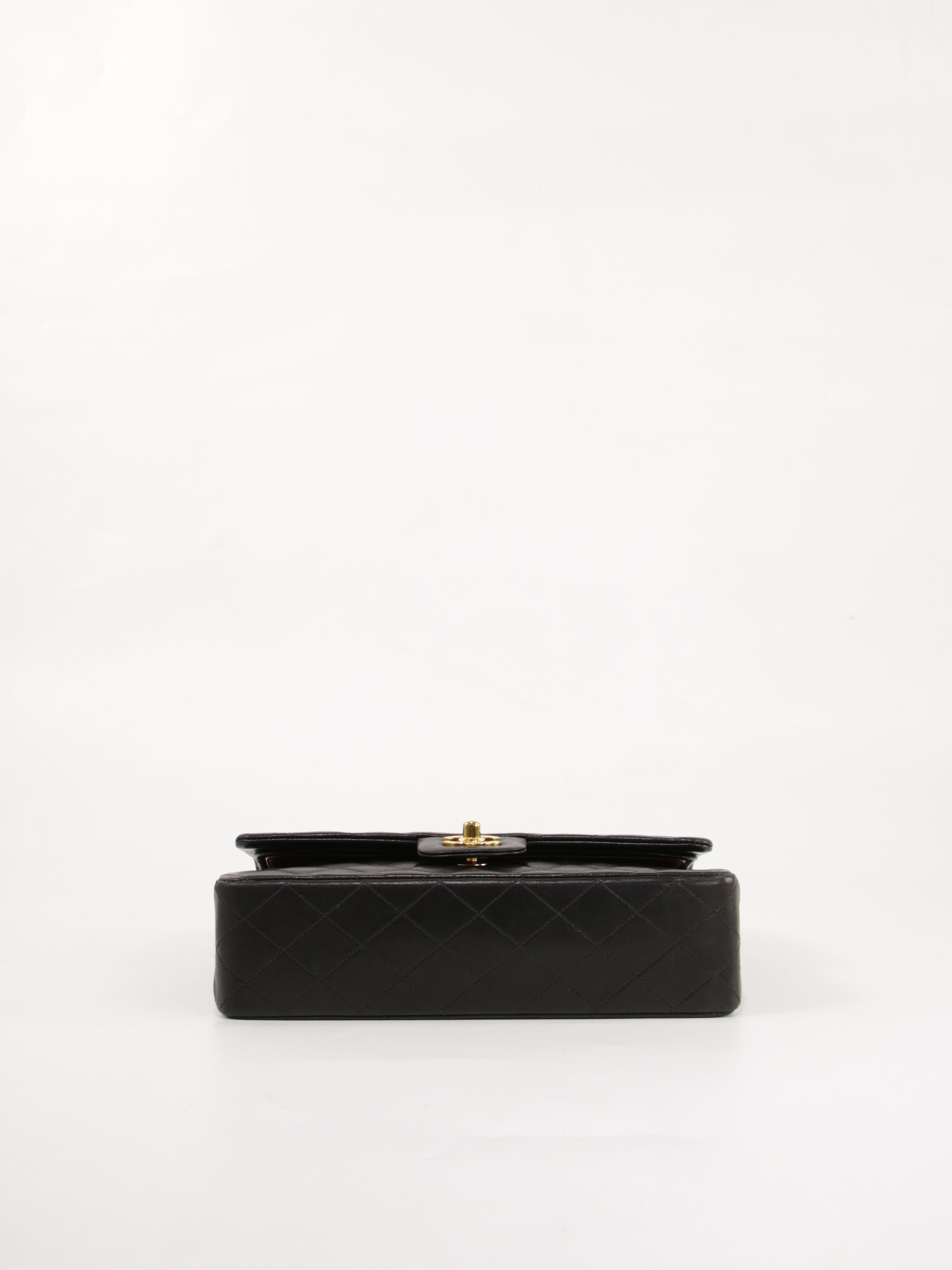 Medium Classic Flap