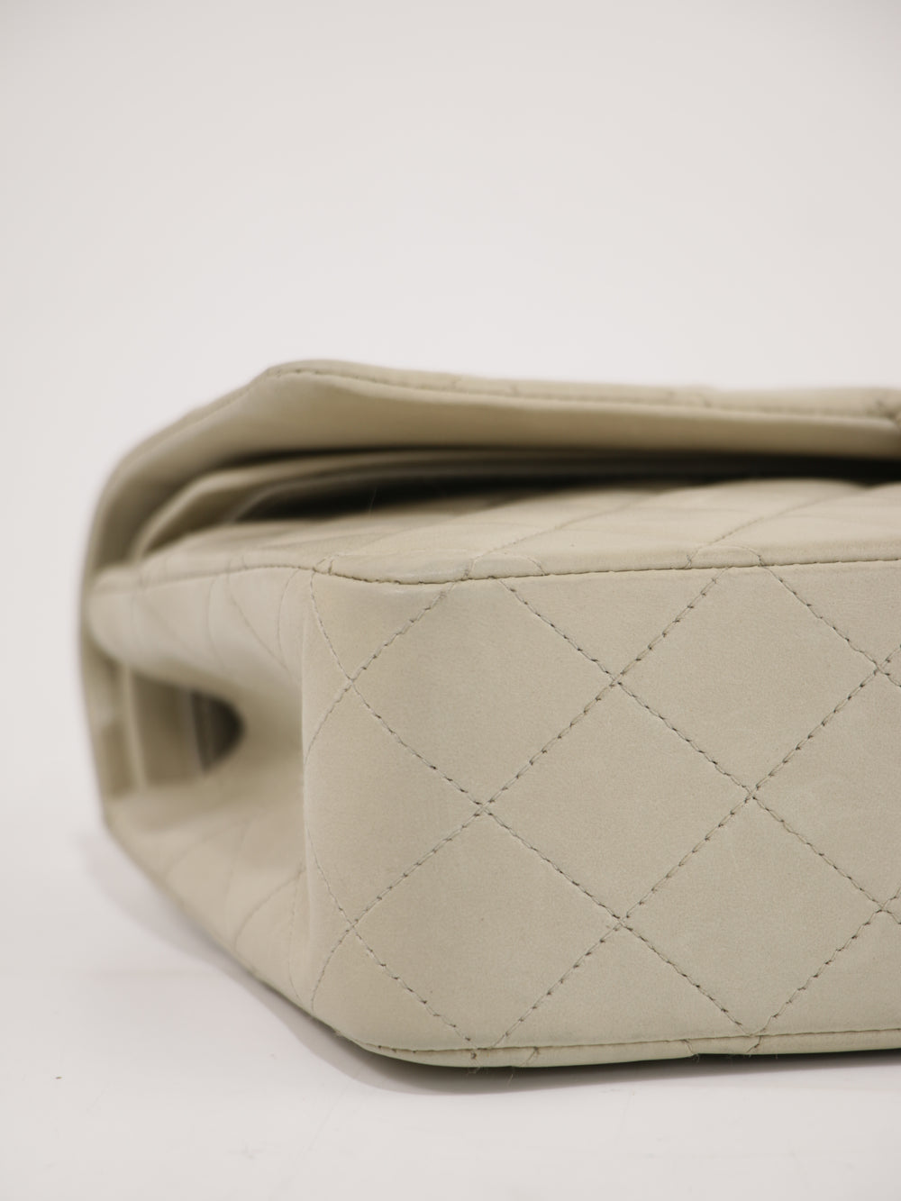 Medium Classic Flap