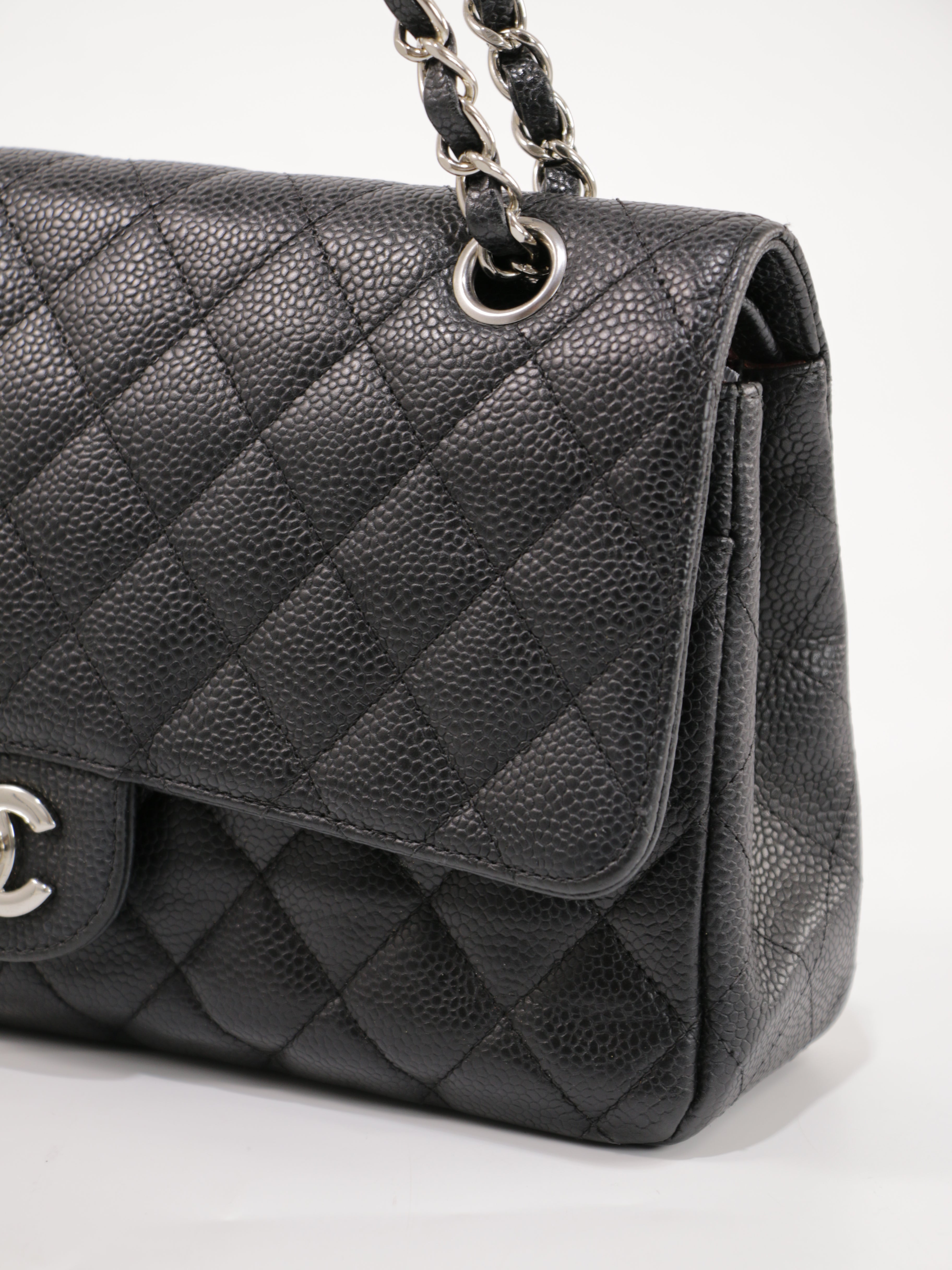 Medium Classic Flap