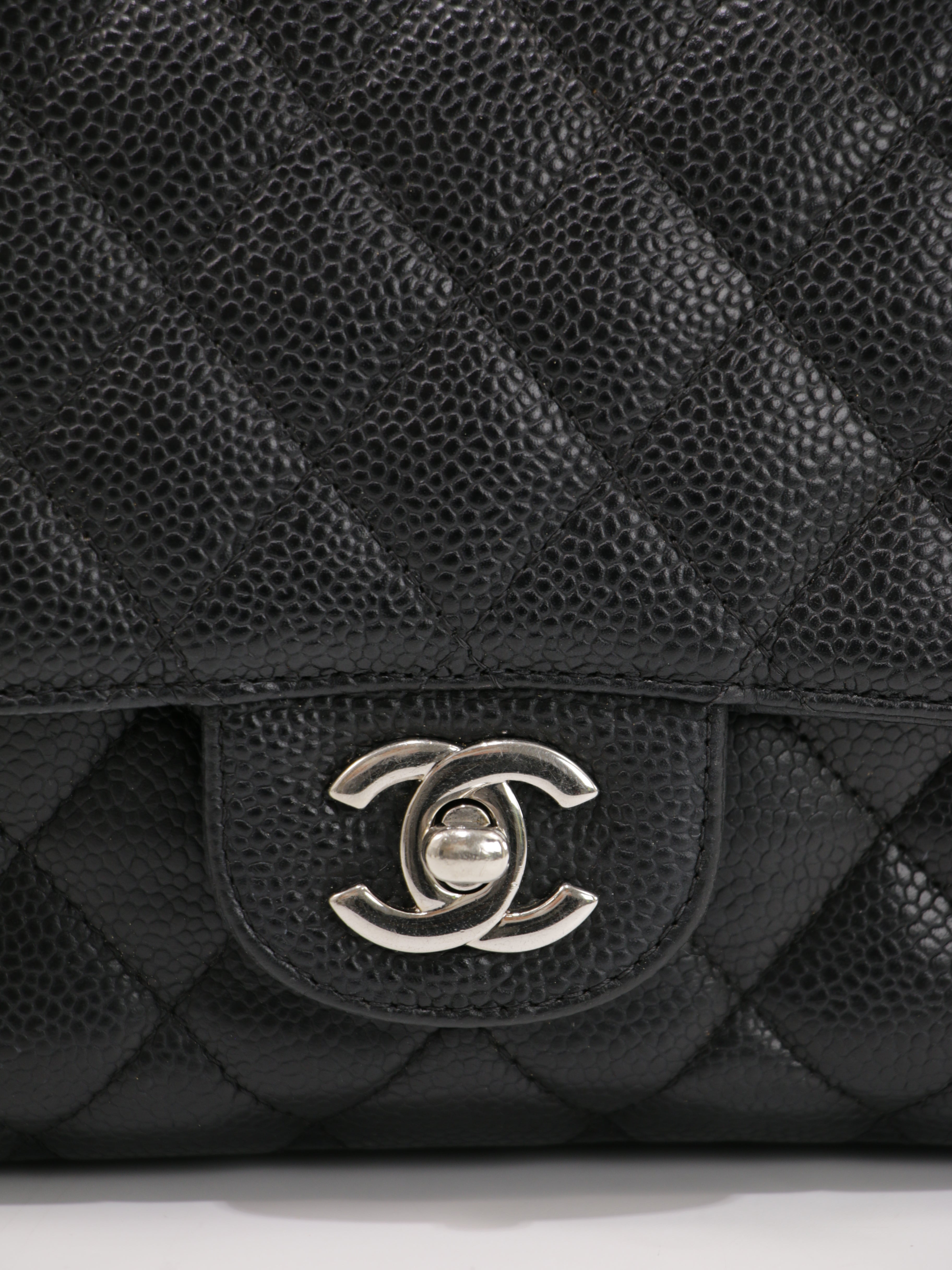 Medium Classic Flap