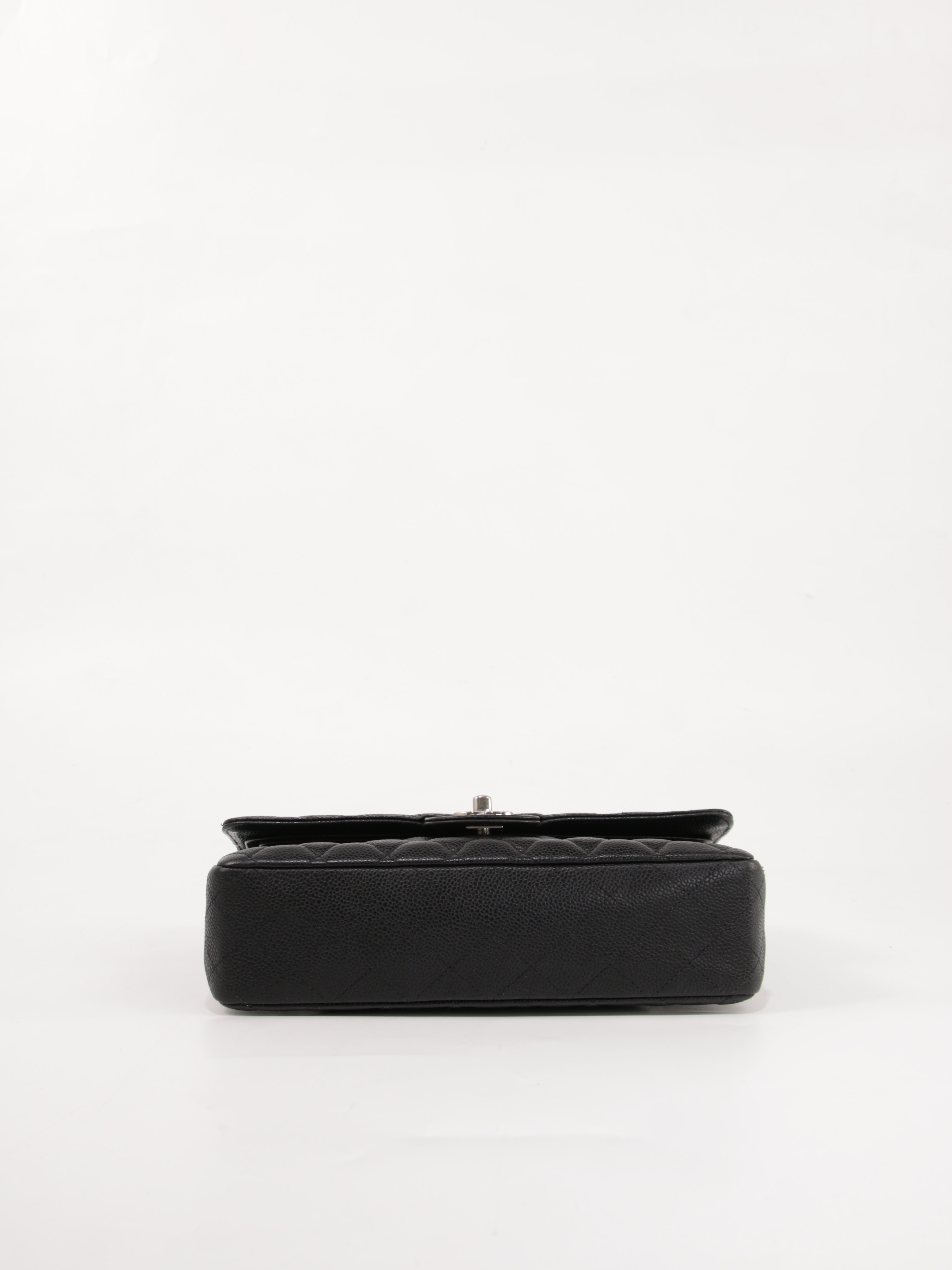 Medium Classic Flap