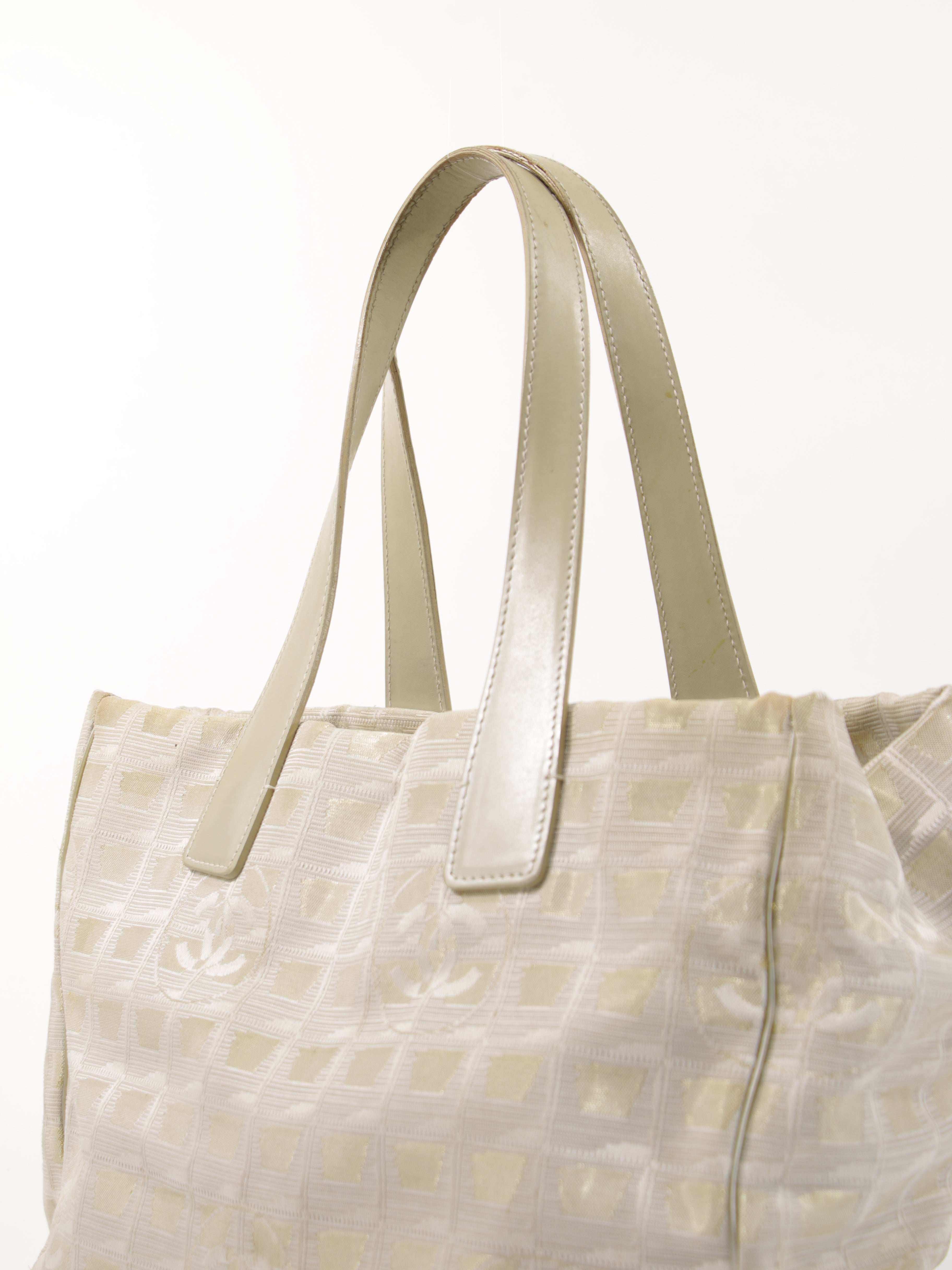 Medium New Travel Line Tote