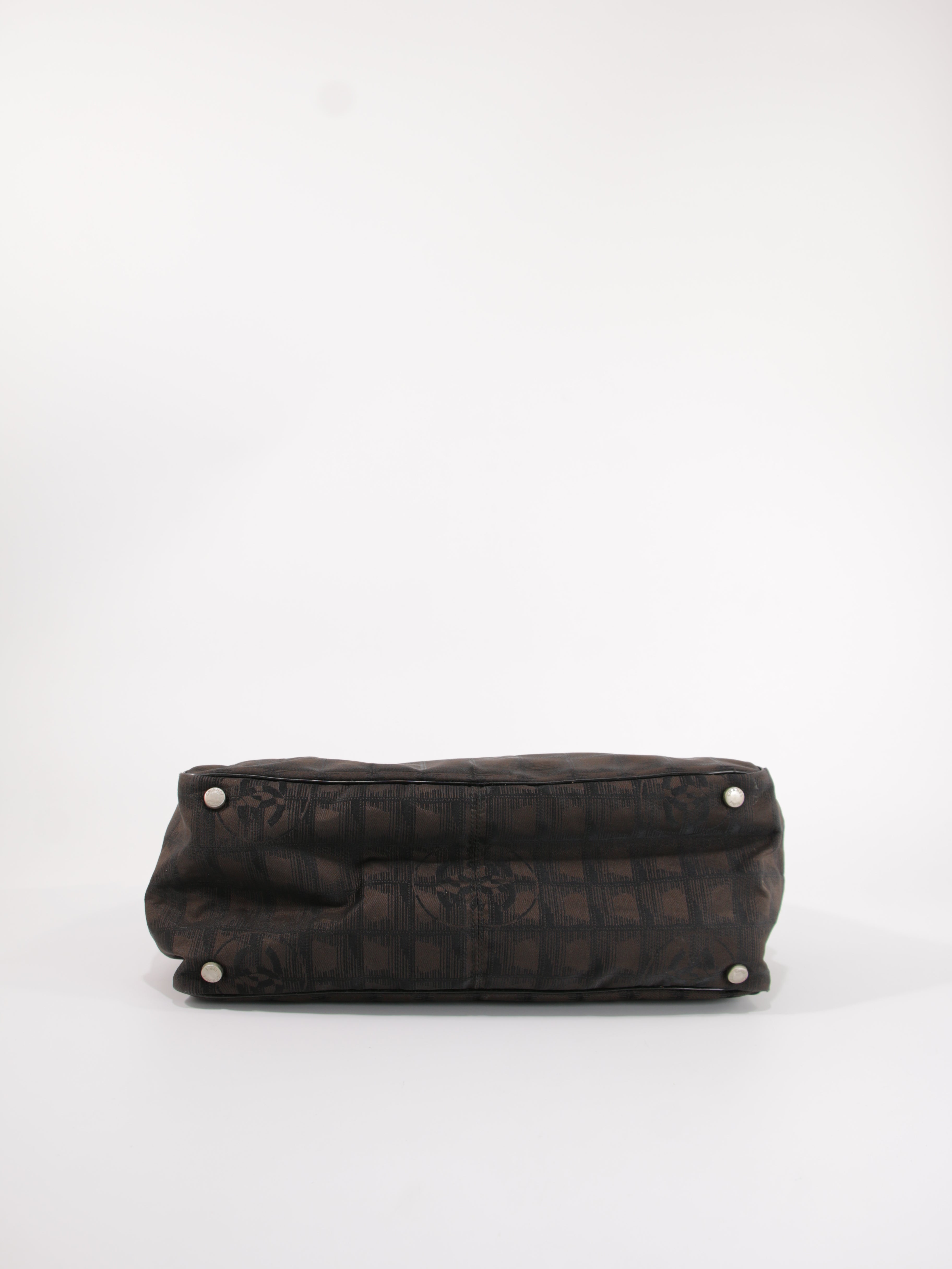 Medium New Travel Line Tote