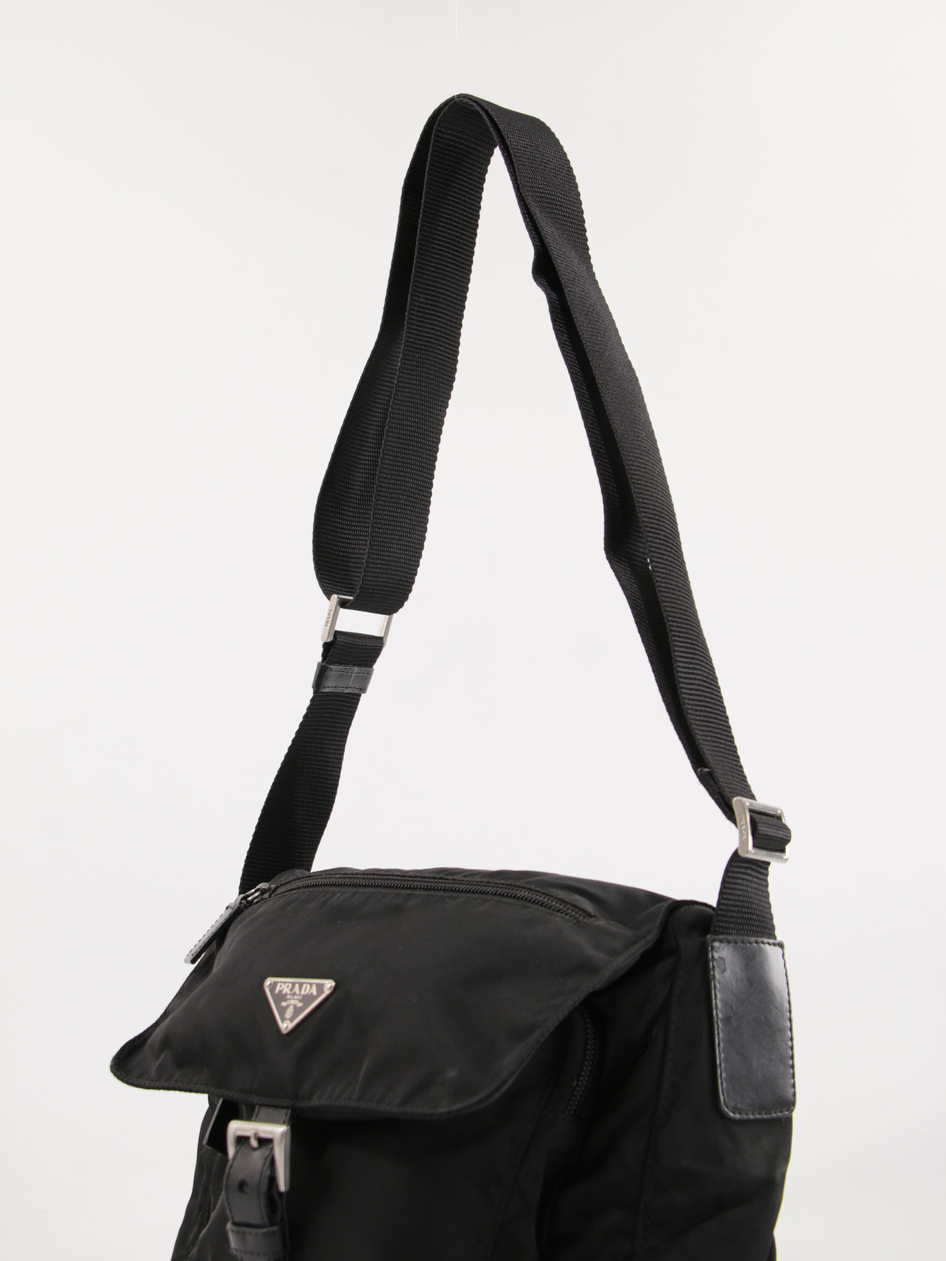 Single Buckle Messenger