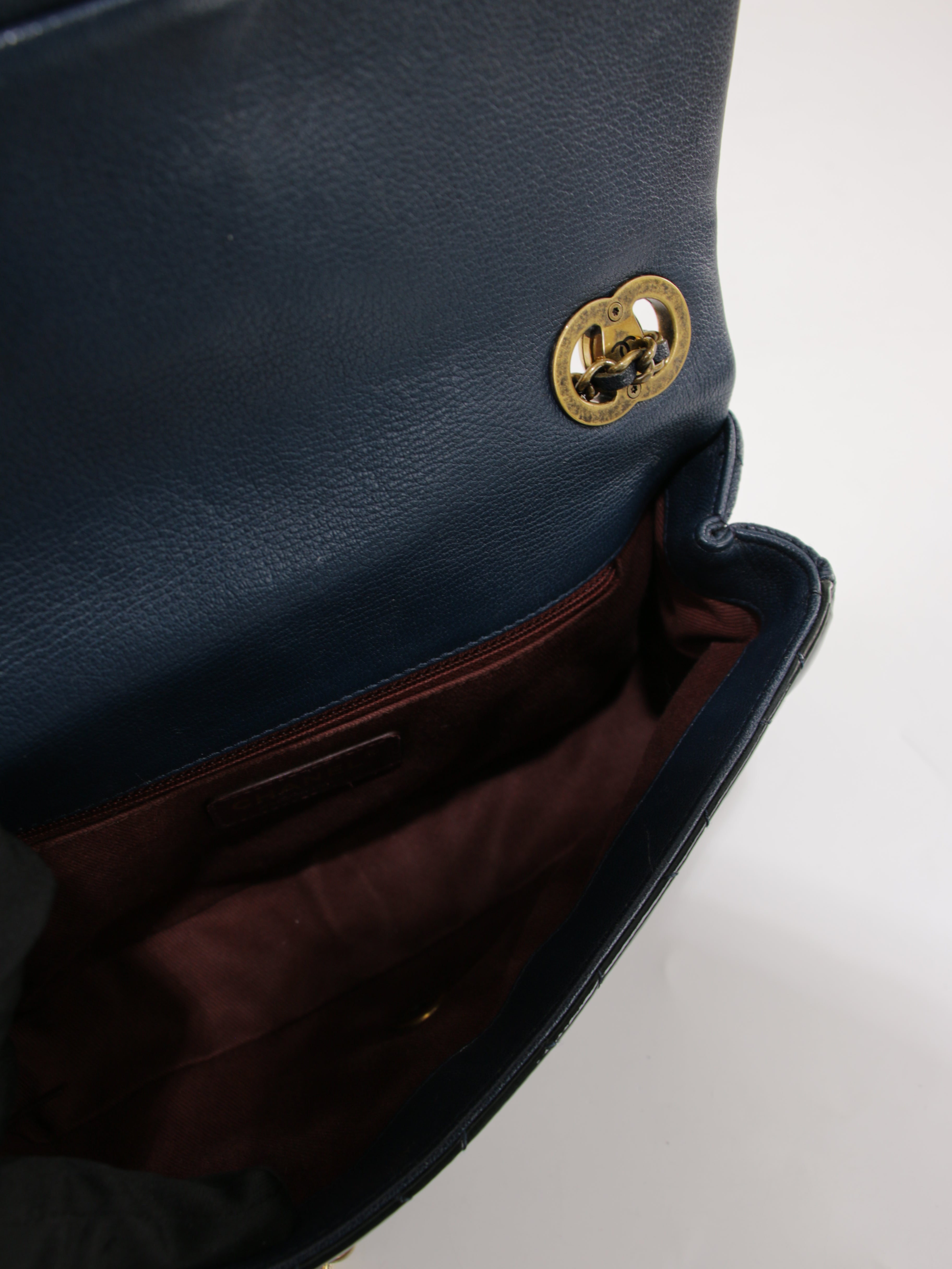 Medium Classic Flap