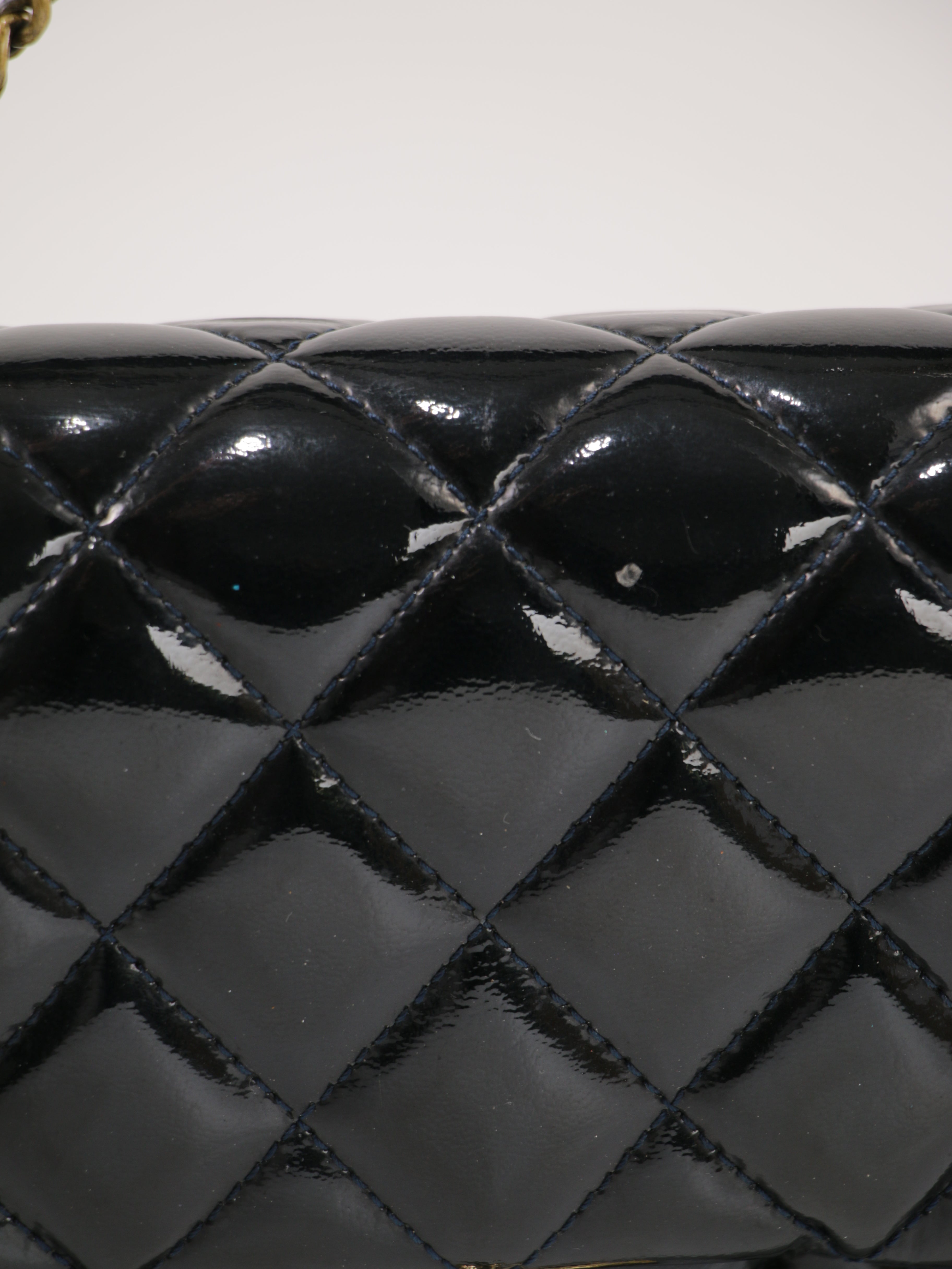 Medium Classic Flap