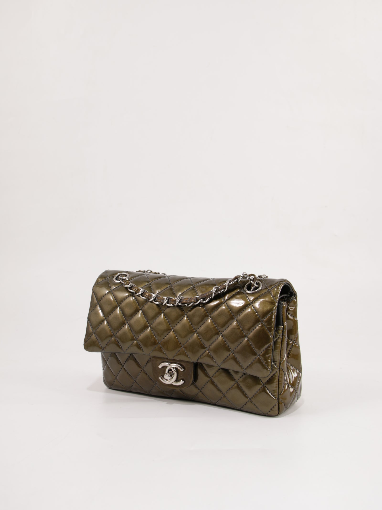 Medium Classic Flap