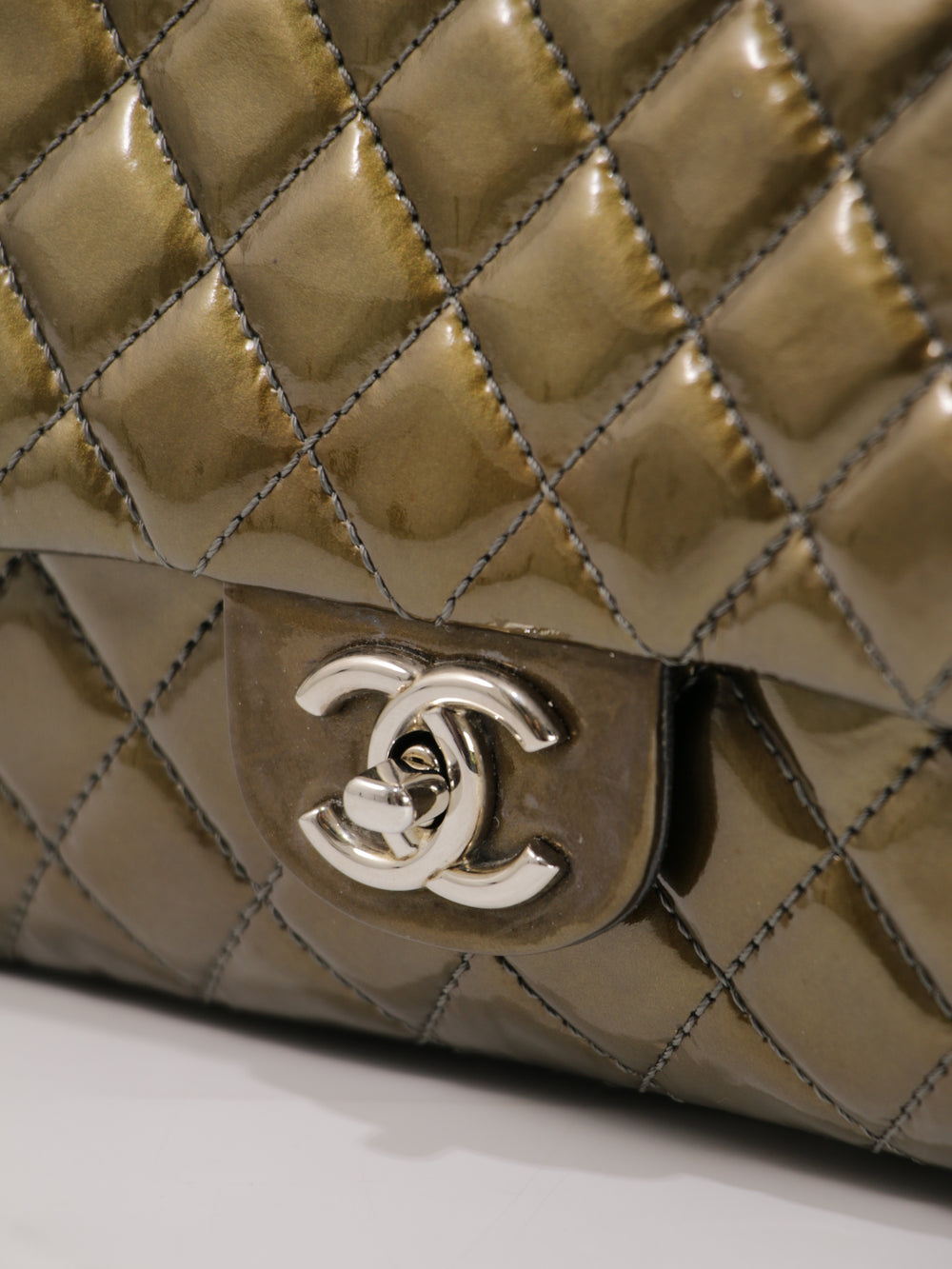 Medium Classic Flap