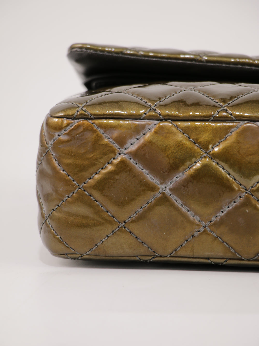 Medium Classic Flap