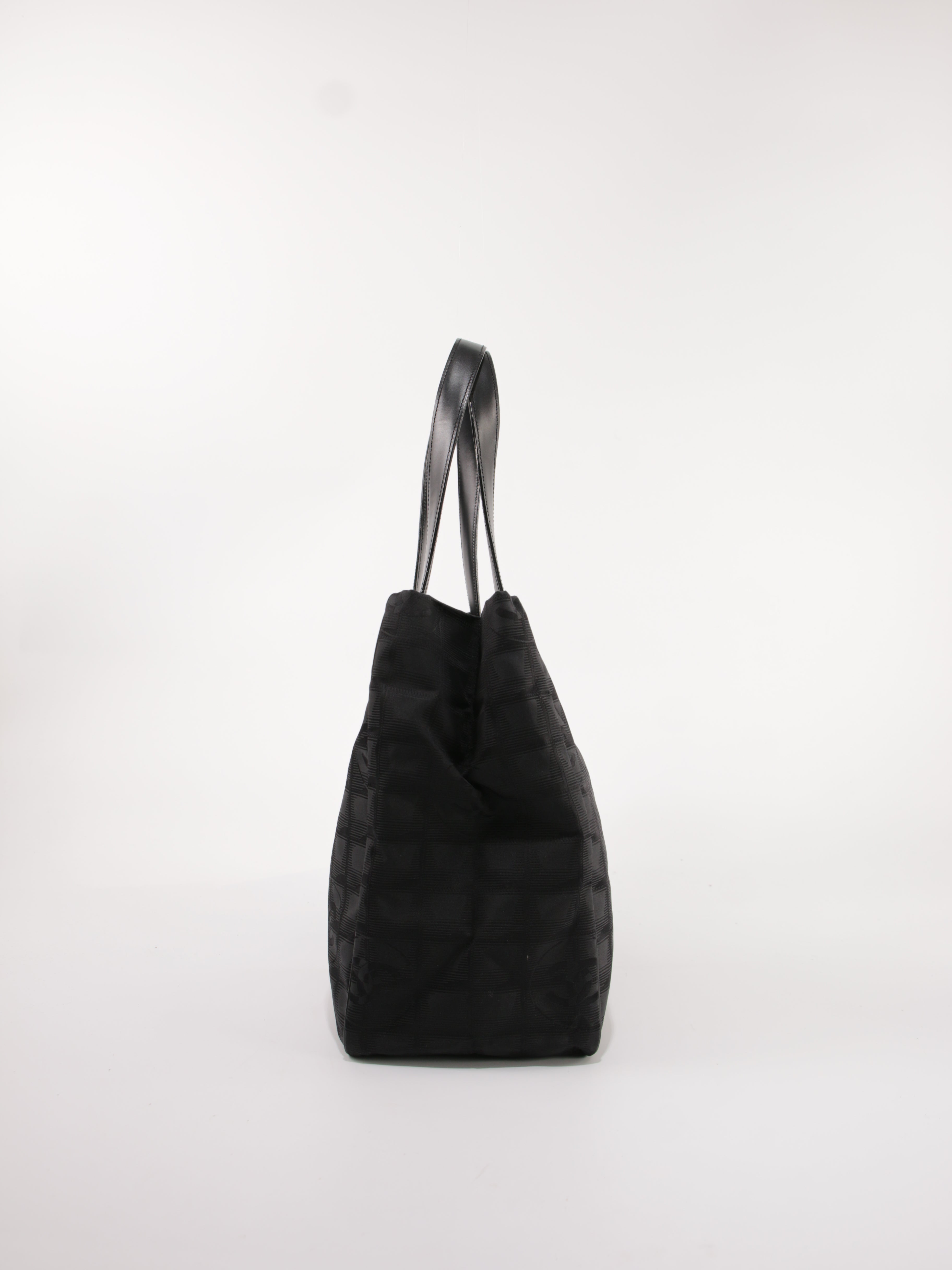 Medium New Travel Line Tote