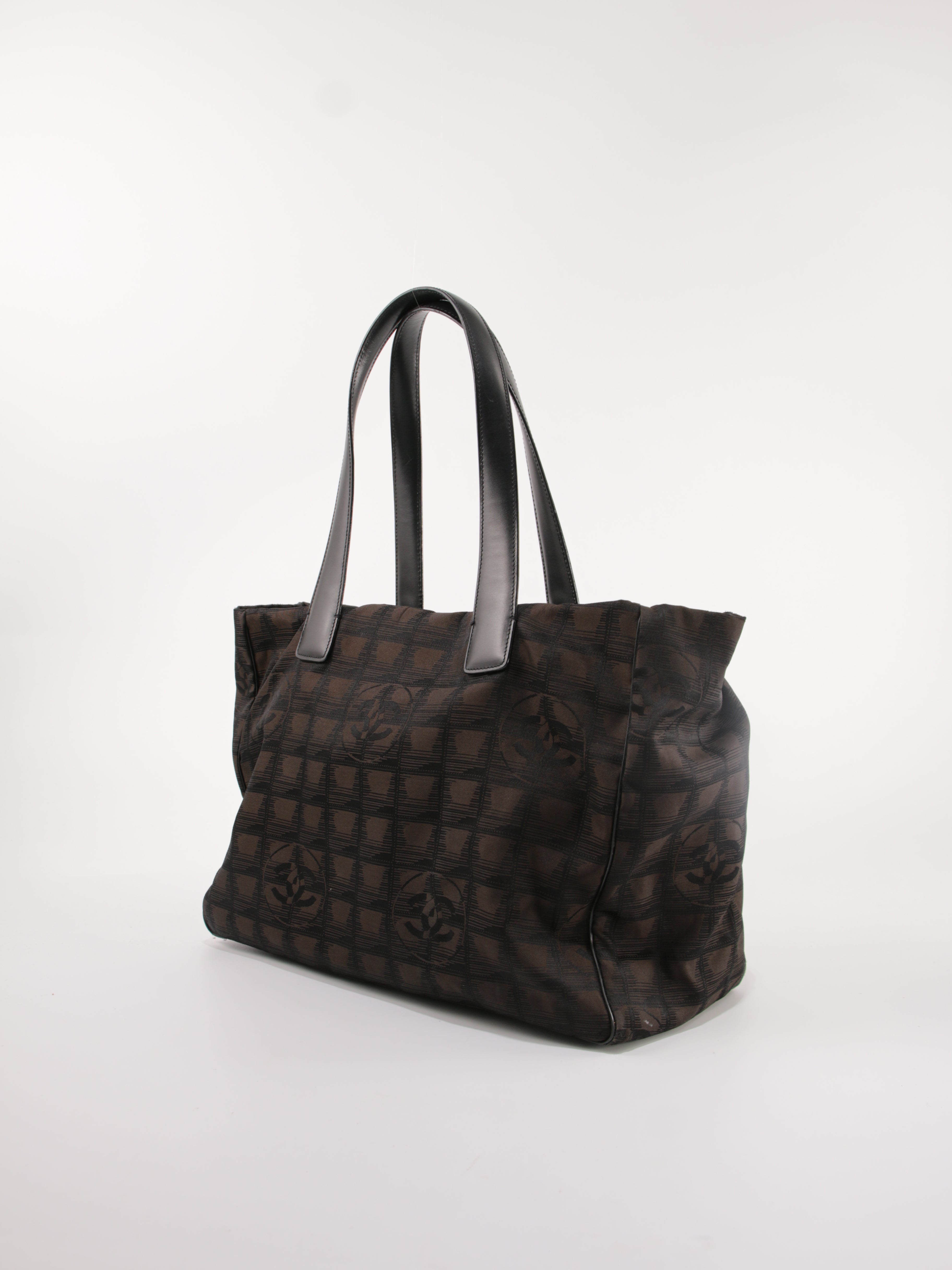 Medium New Travel Line Tote