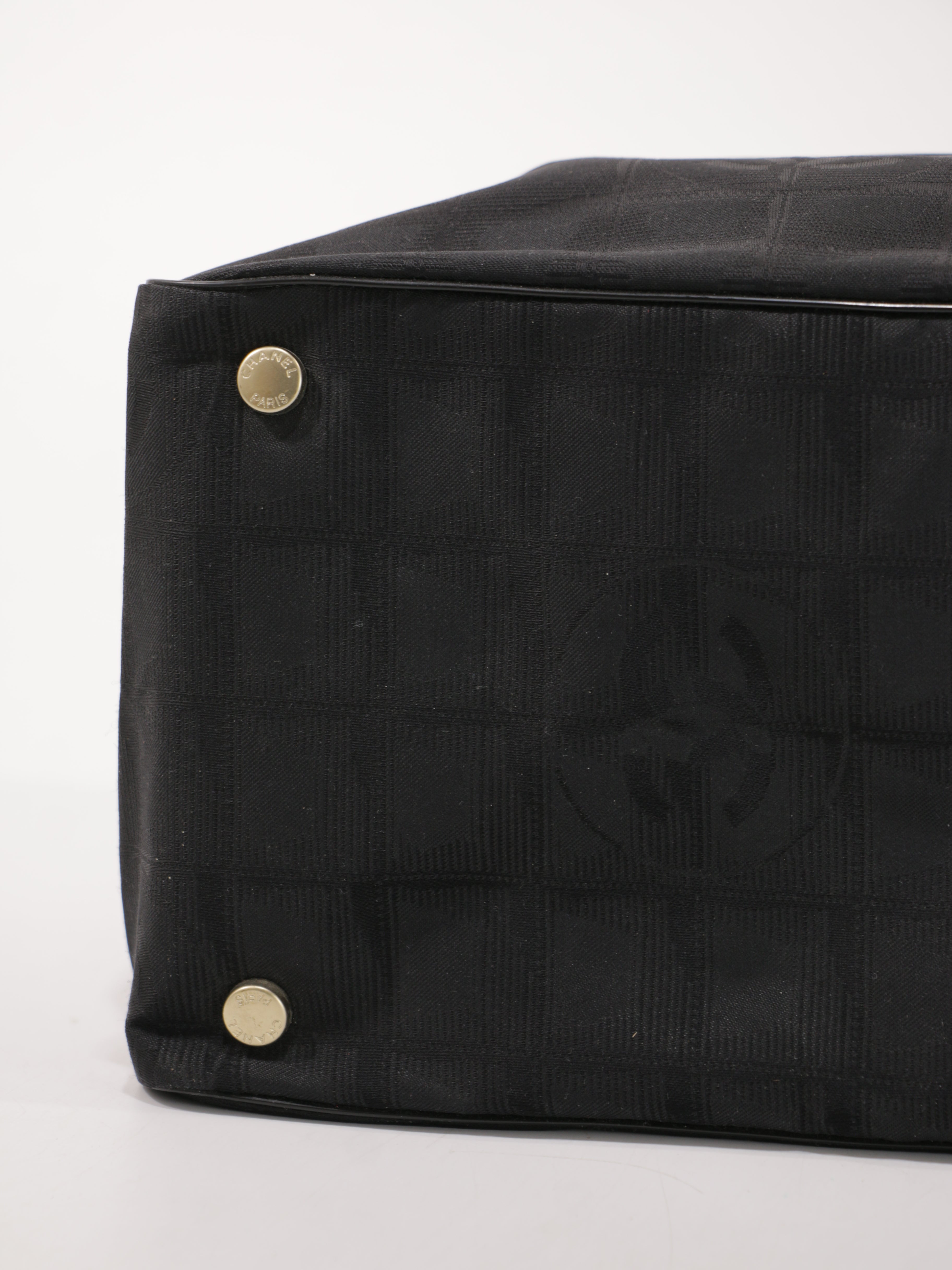 Medium New Travel Line Tote