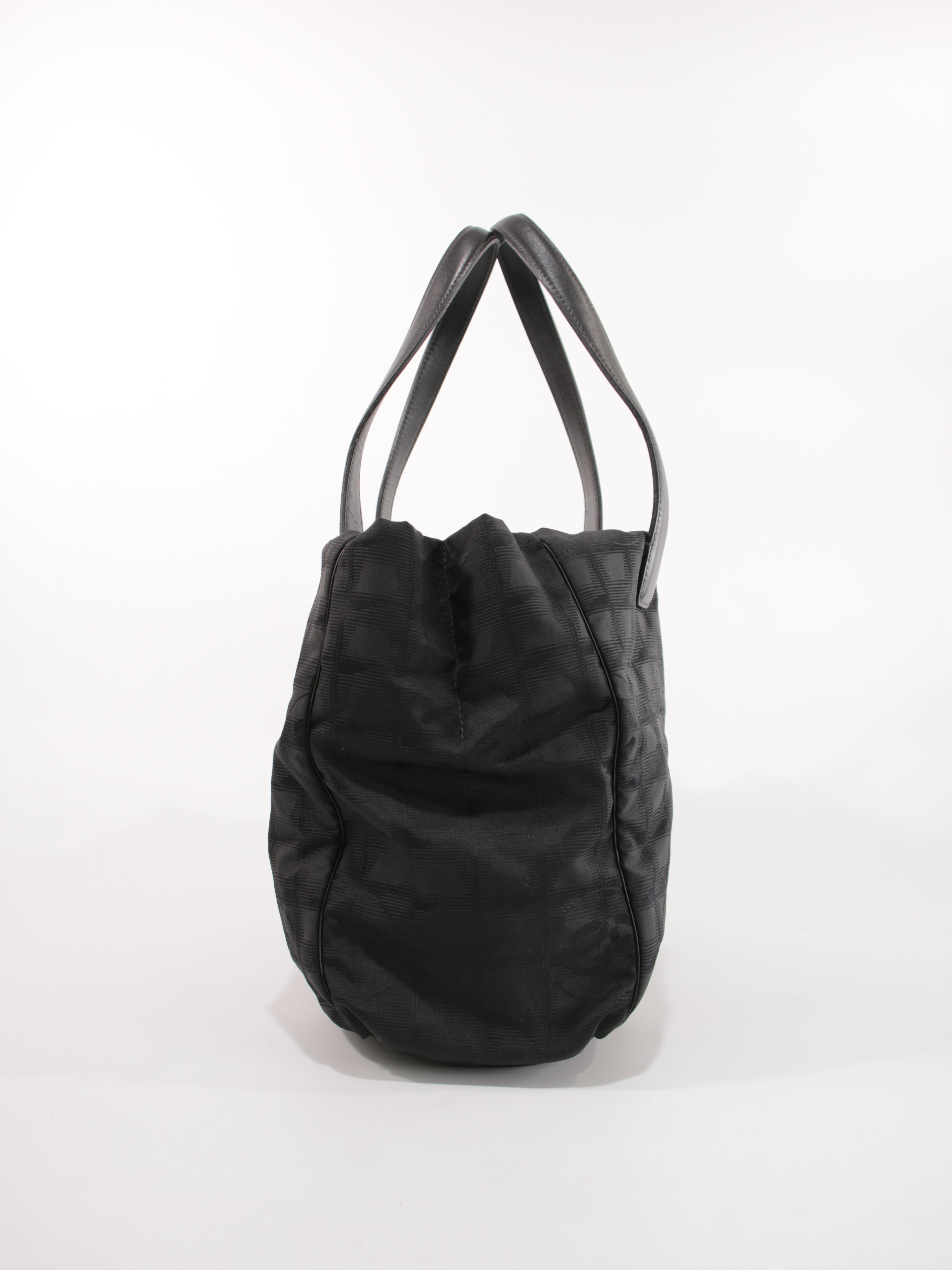 Medium New Travel Line Tote