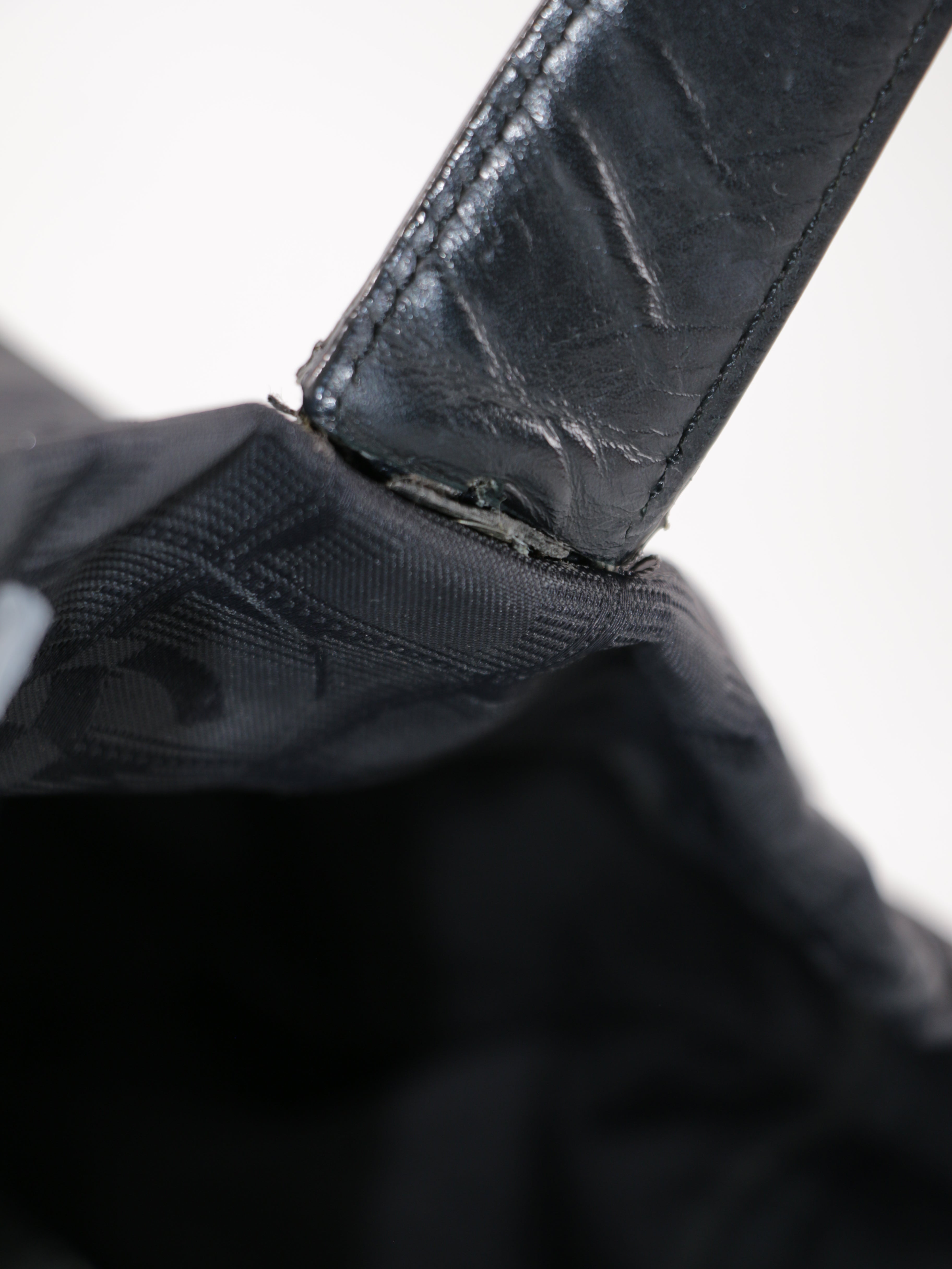 Medium New Travel Line Tote