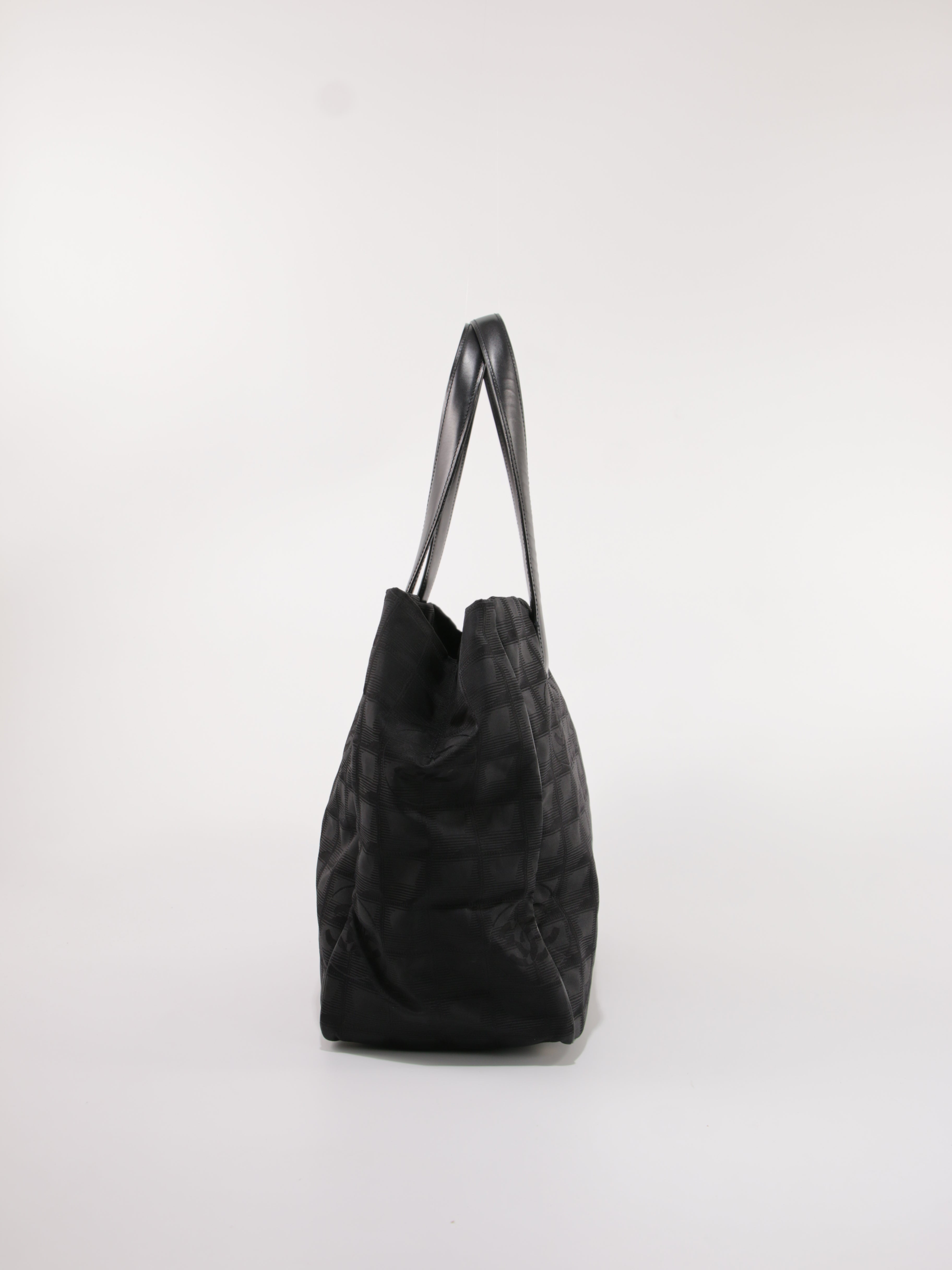 Medium New Travel Line Tote