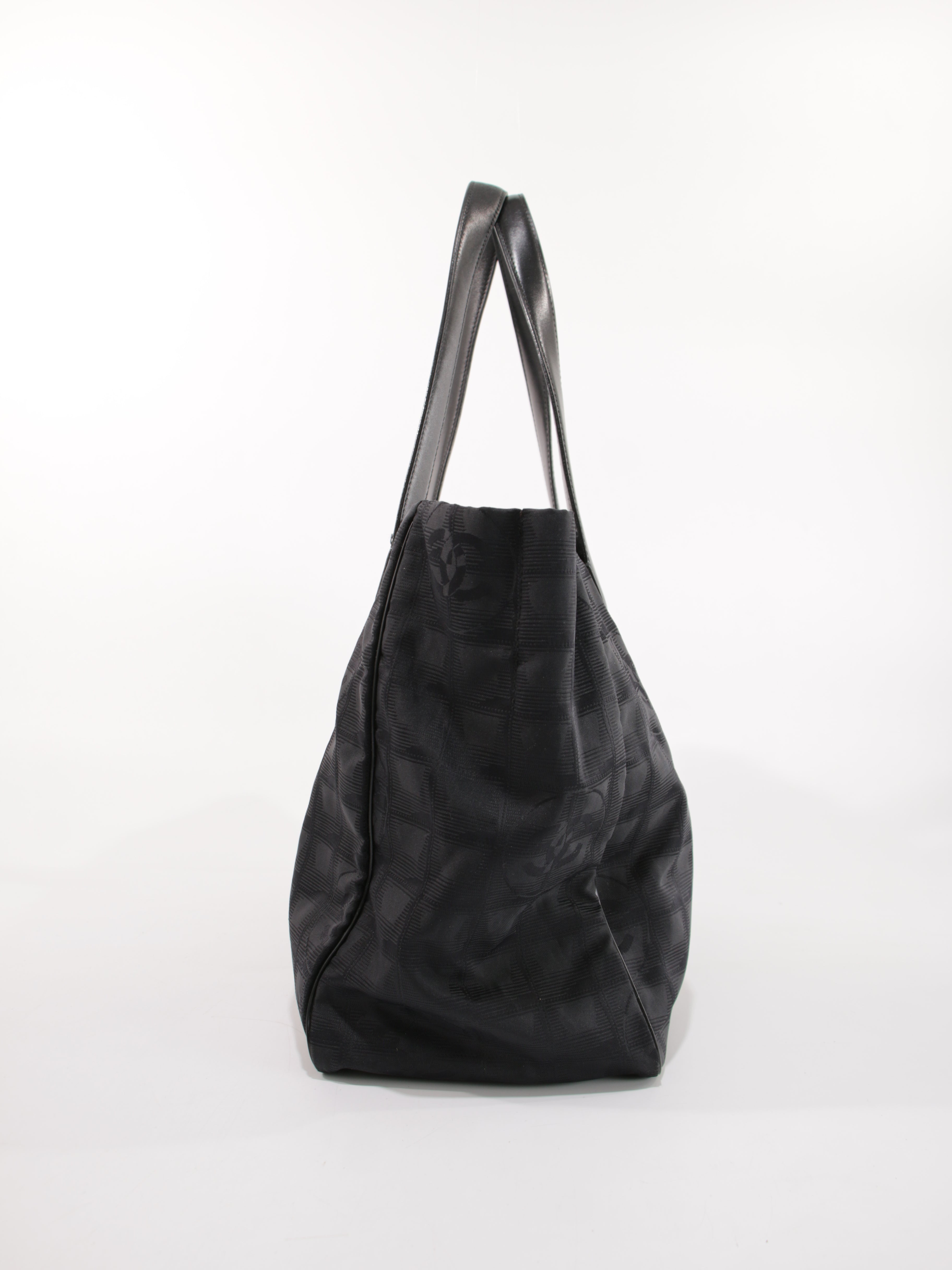 Medium New Travel Line Tote