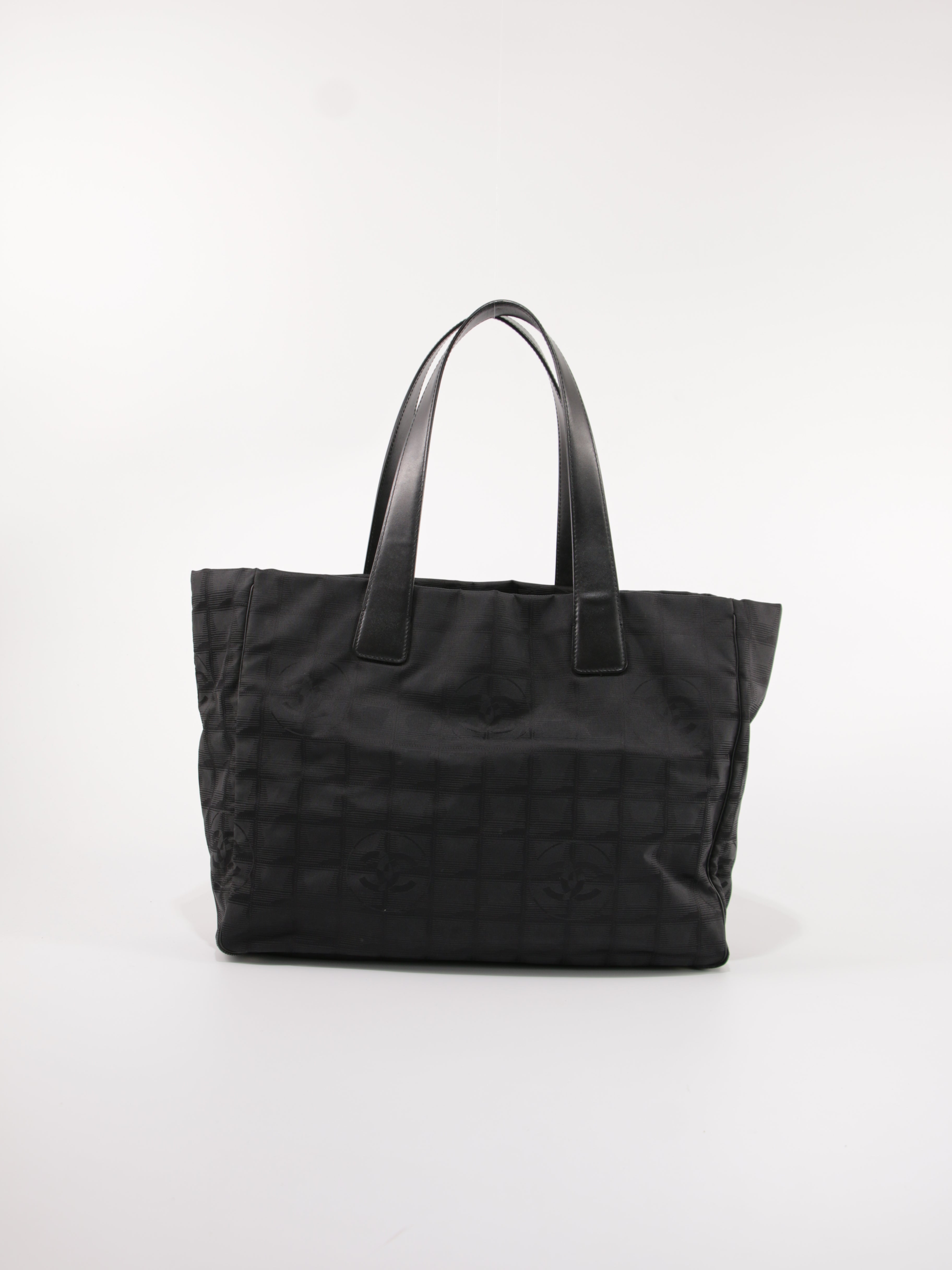 Medium New Travel Line Tote