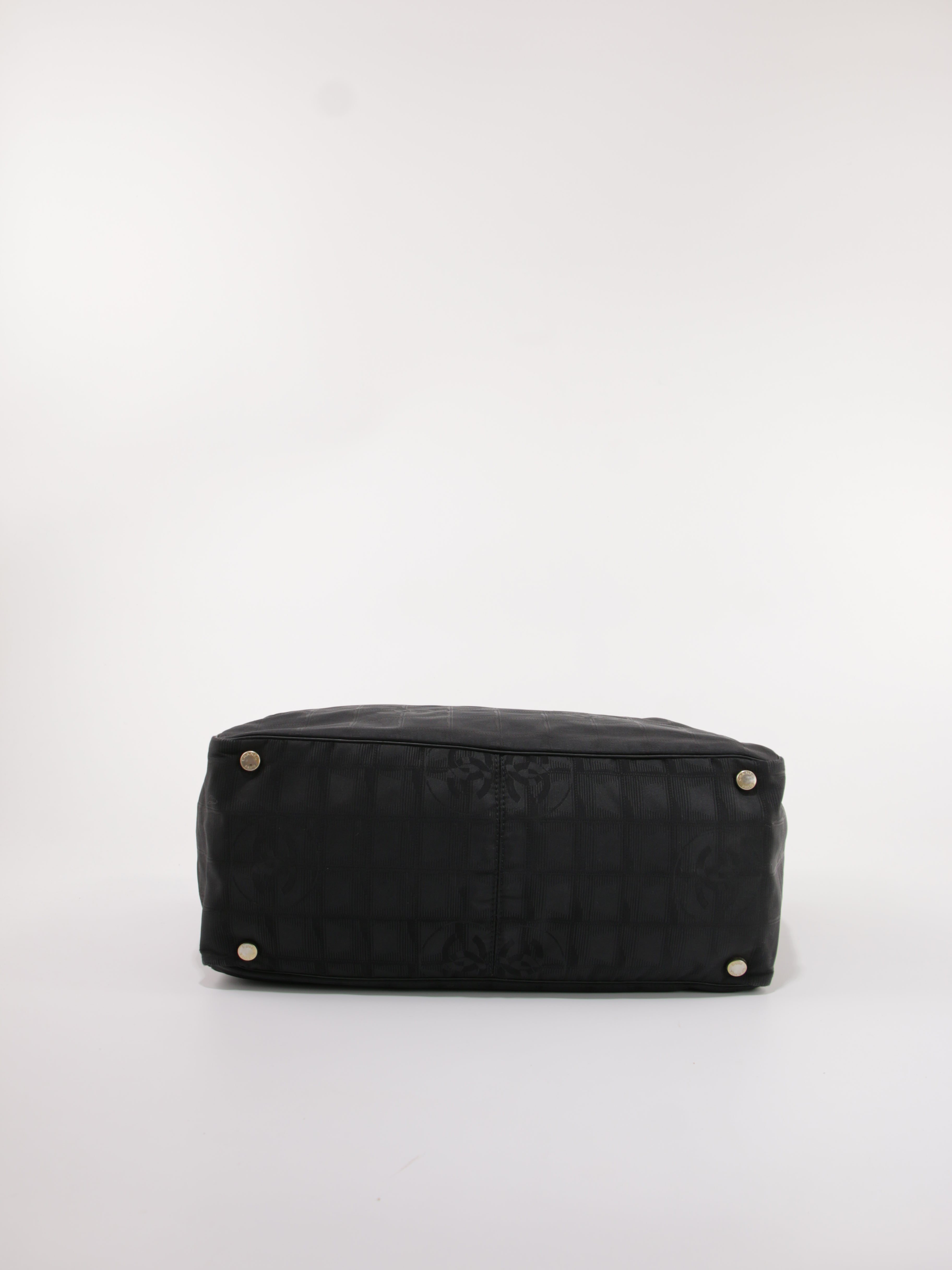 Medium New Travel Line Tote