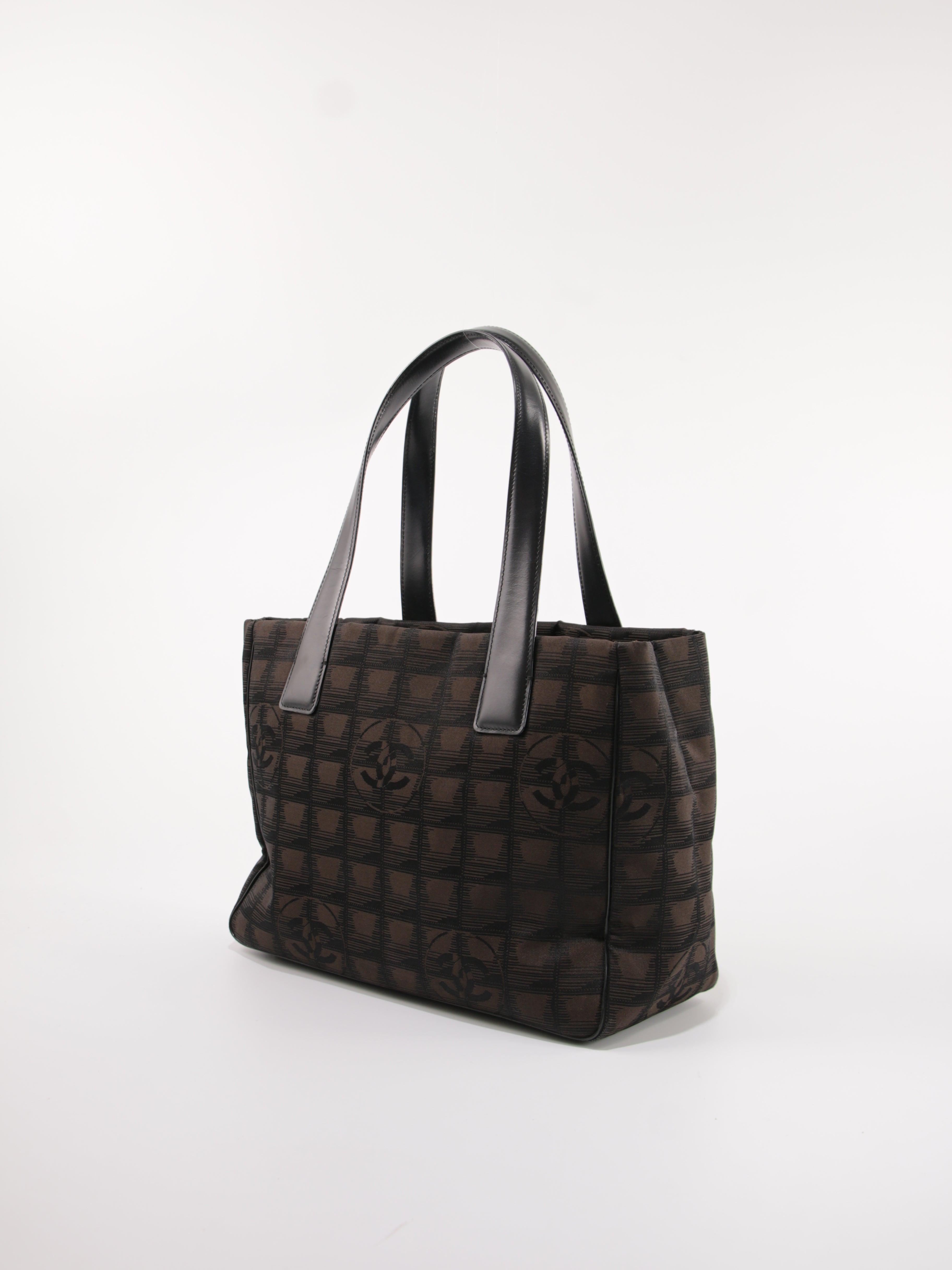 Medium New Travel Line Tote