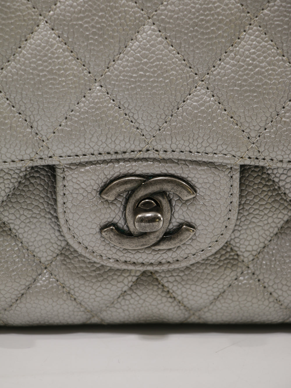 Medium Classic Flap