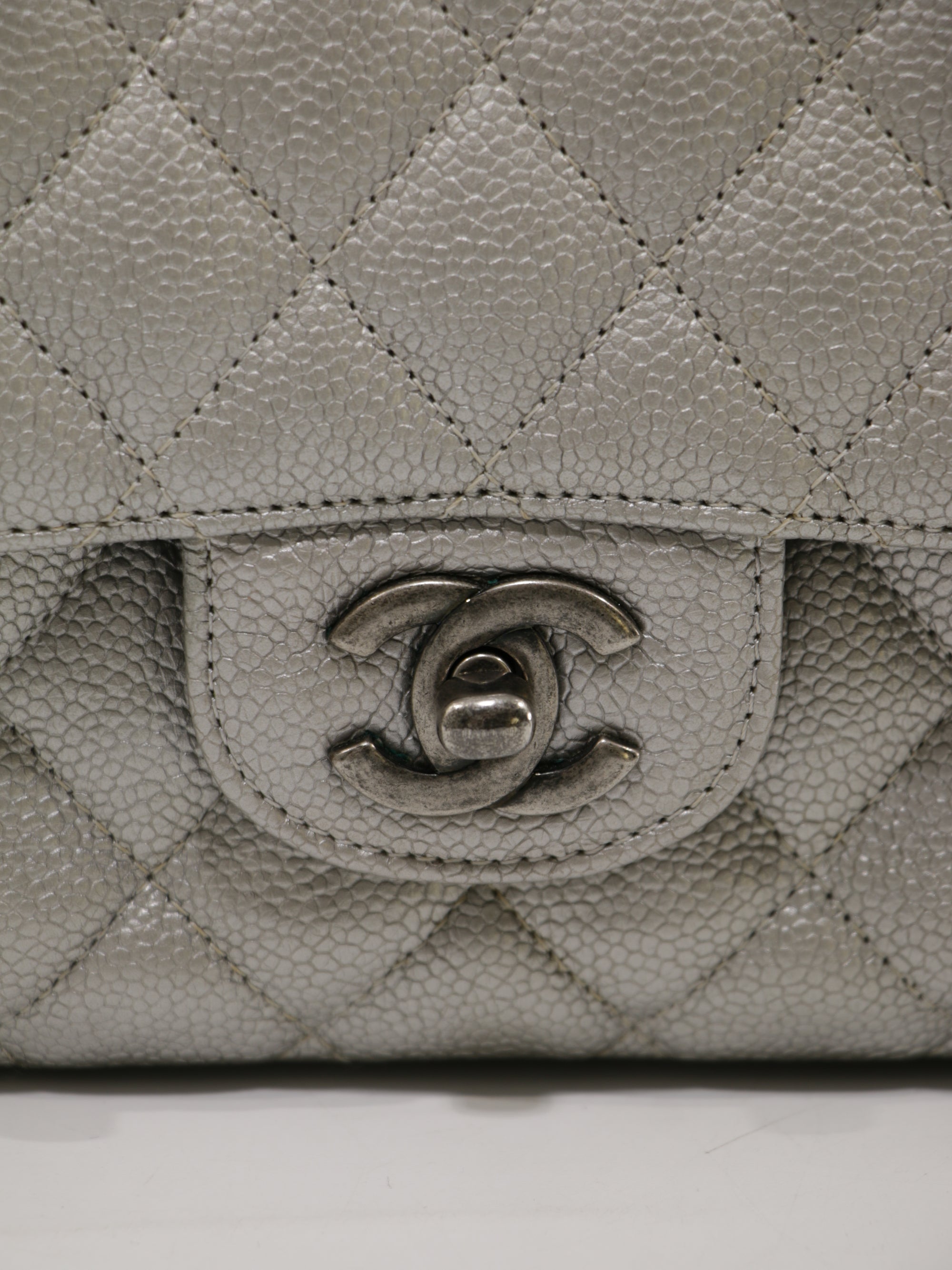 Medium Classic Flap