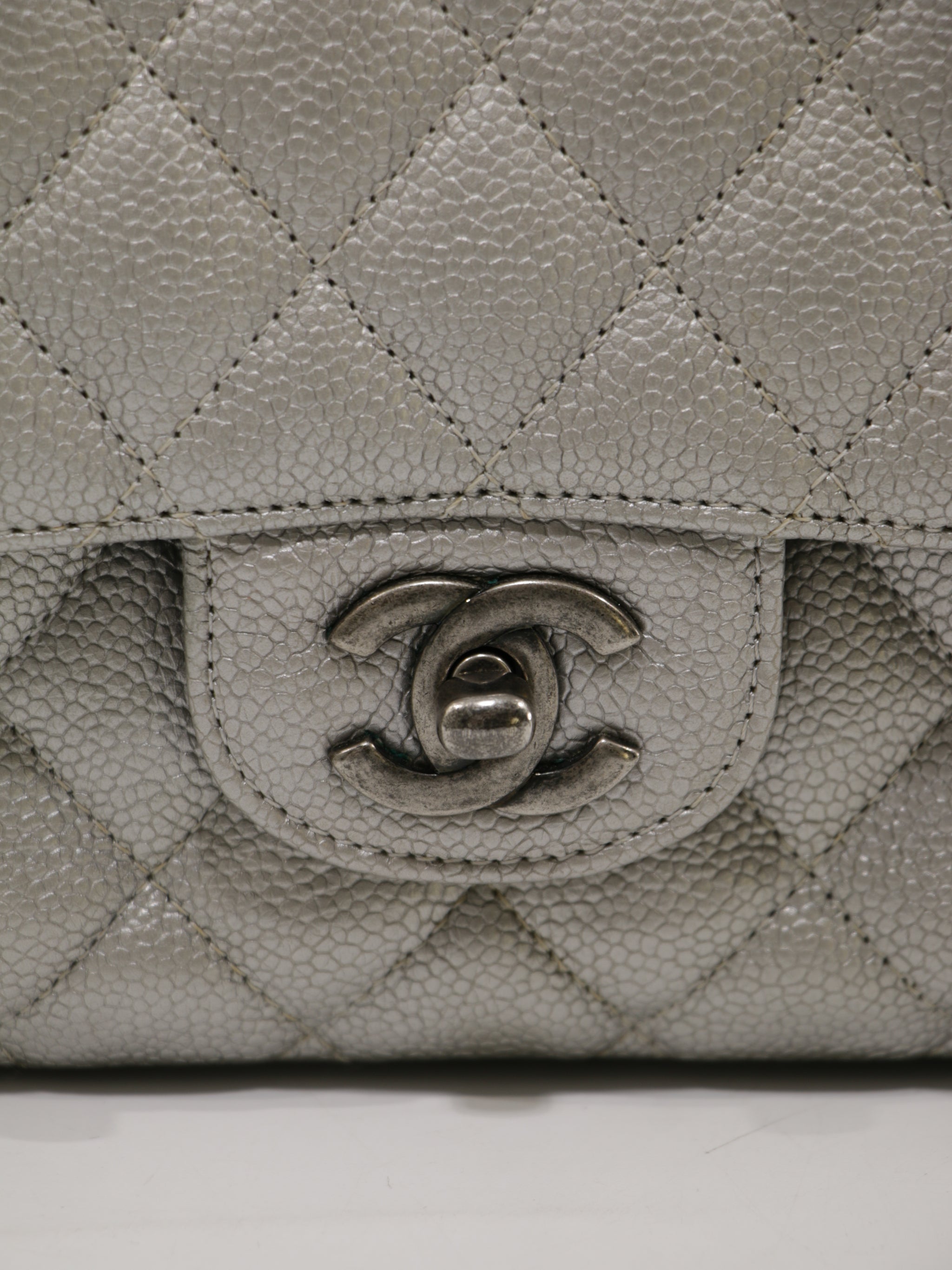 Medium Classic Flap