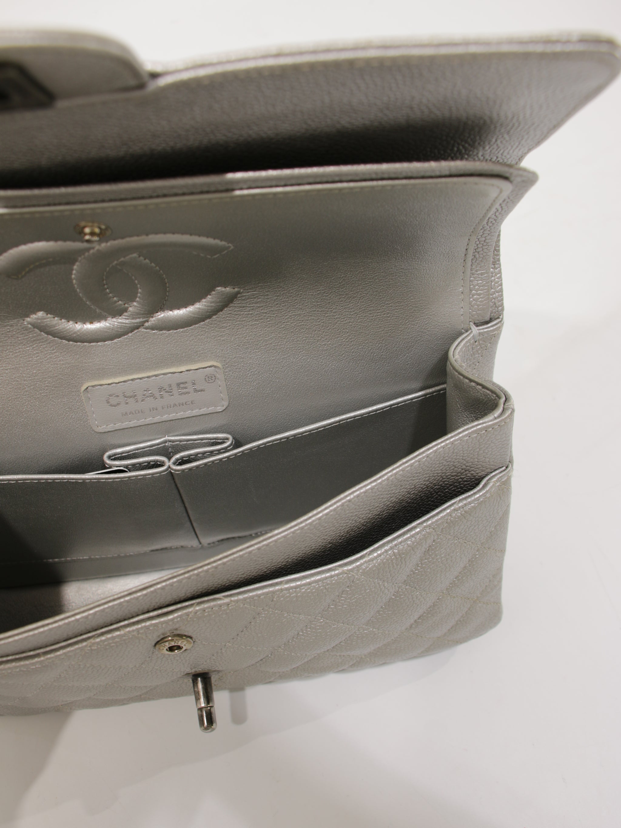 Medium Classic Flap