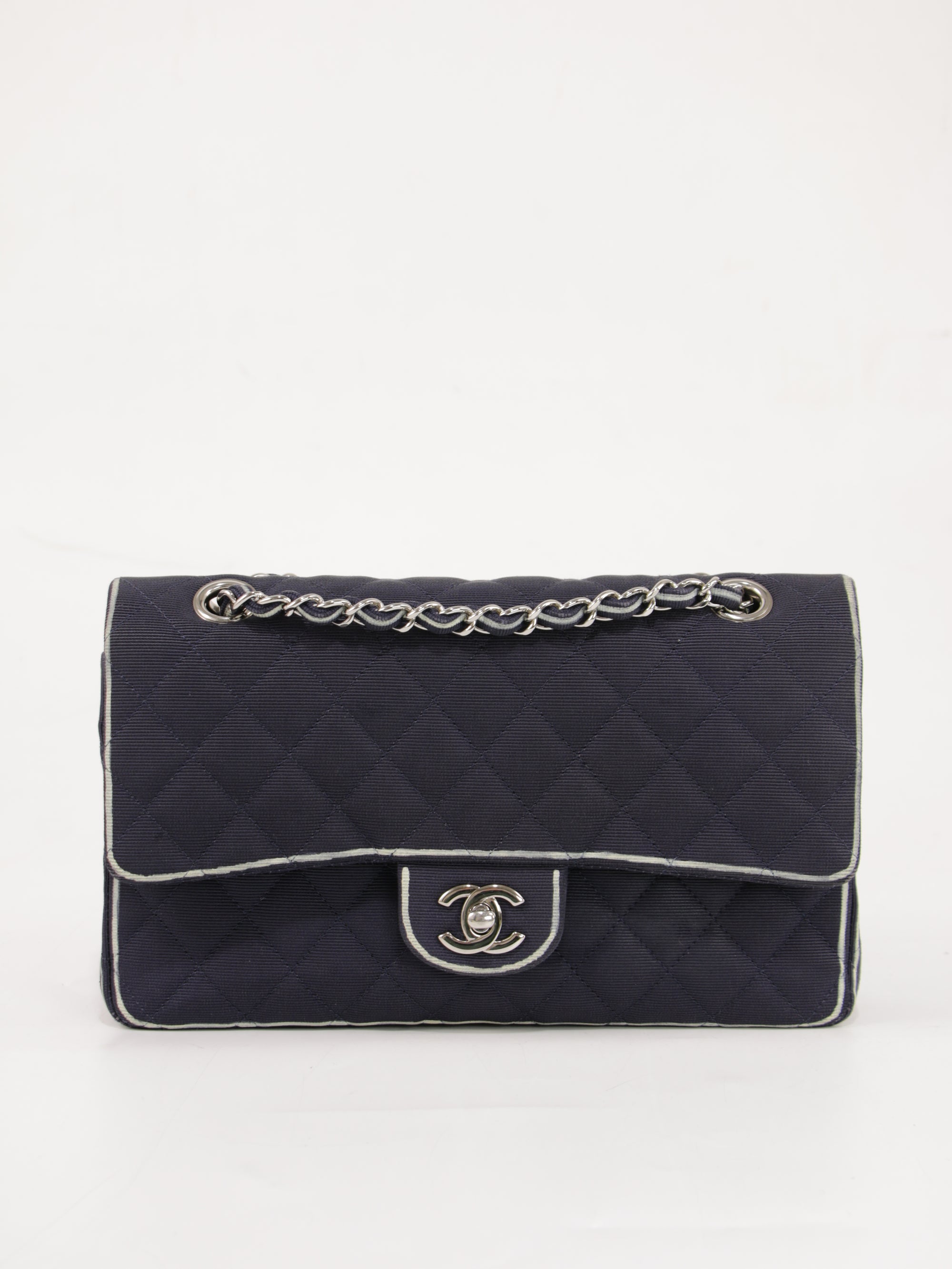 Medium Classic Flap